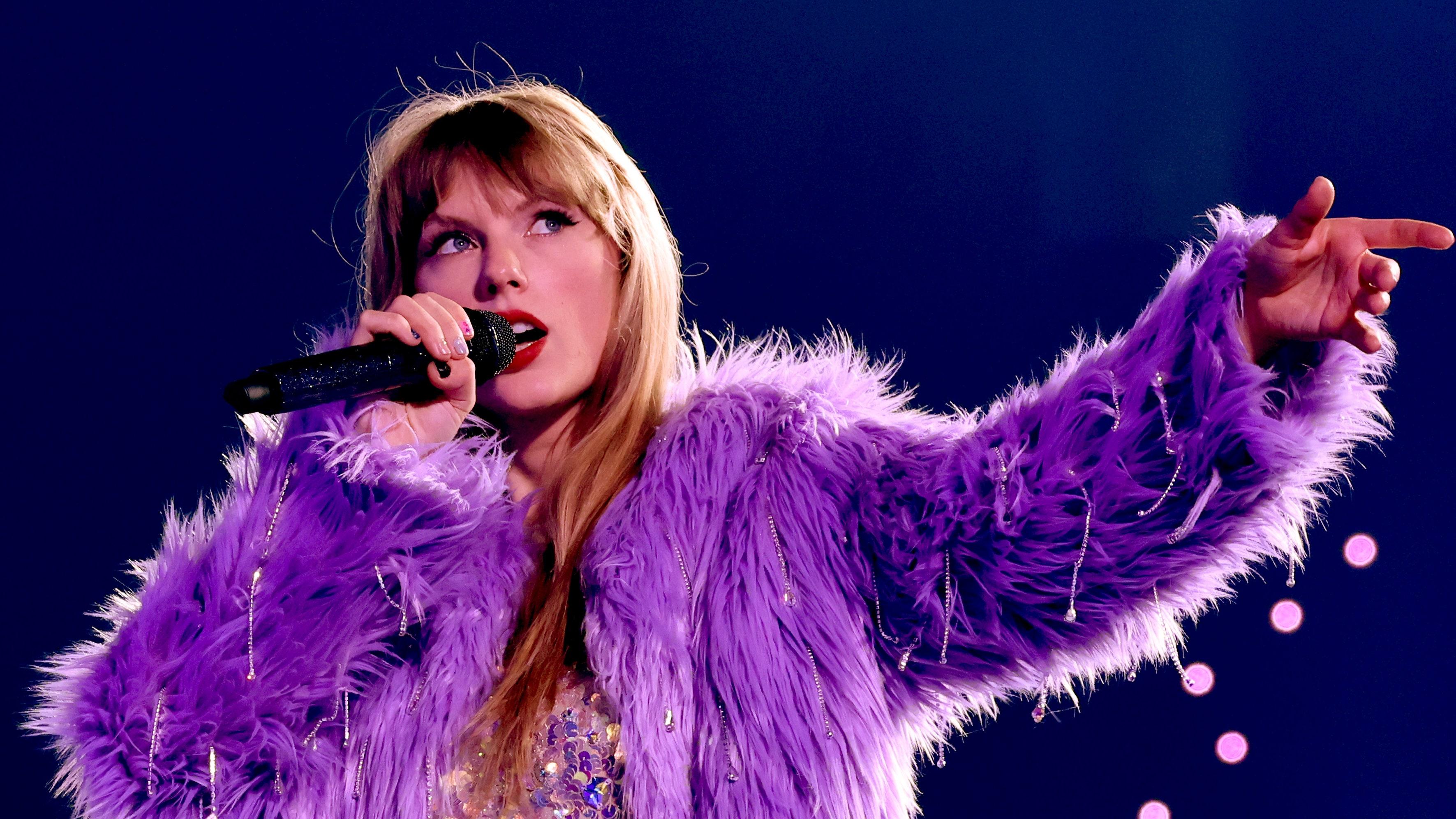 3542x1992 Taylor Swift's Hair Is Doing Some Kind of Magic on the Eras Tour