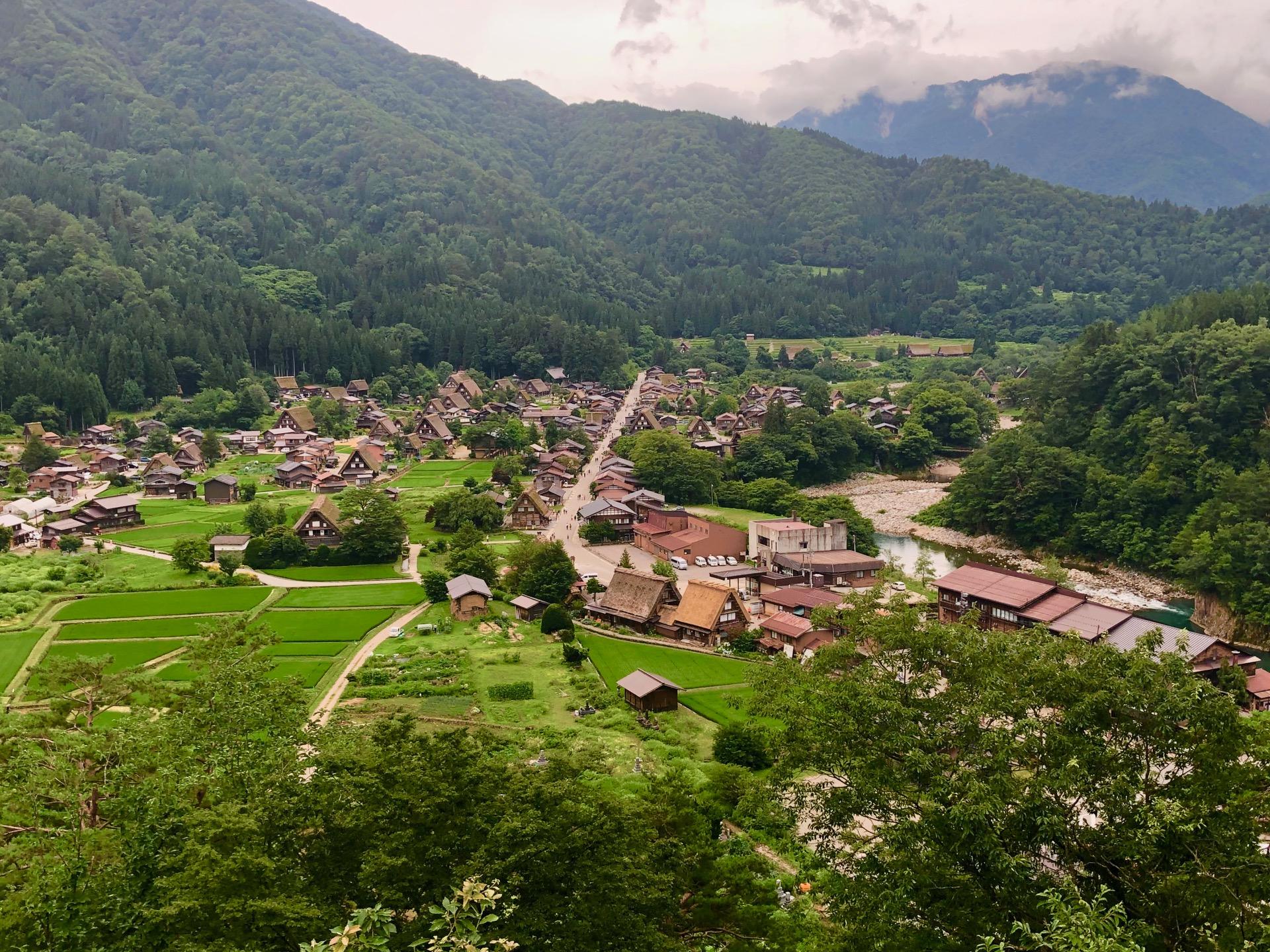 1920x1440 Visiting Shirakawago: A Traditional Japanese Village (Real Life Hinamizawa)