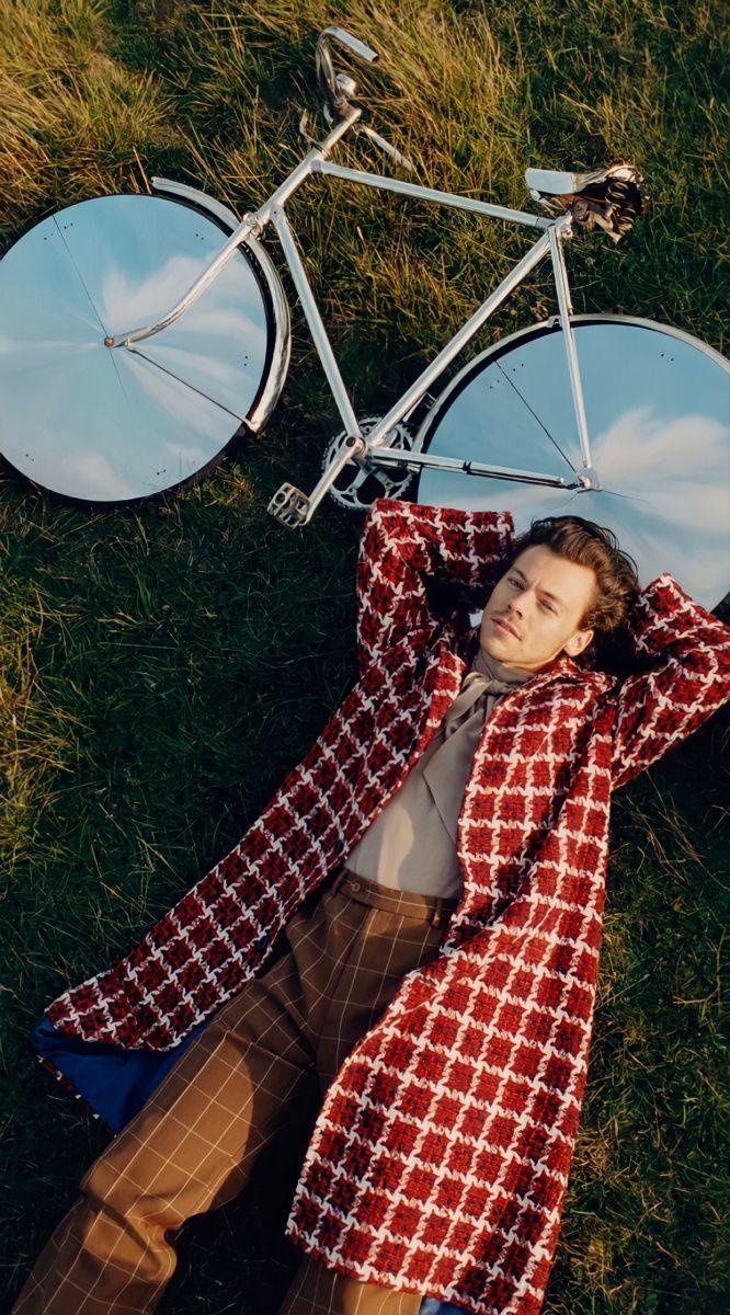 666x1200 Watch Harry Styles Sing an Acoustic Rendition of “Cherry” in Vogue's Cover Video. Harry styles wallpaper, Harry styles, Harry styles picture