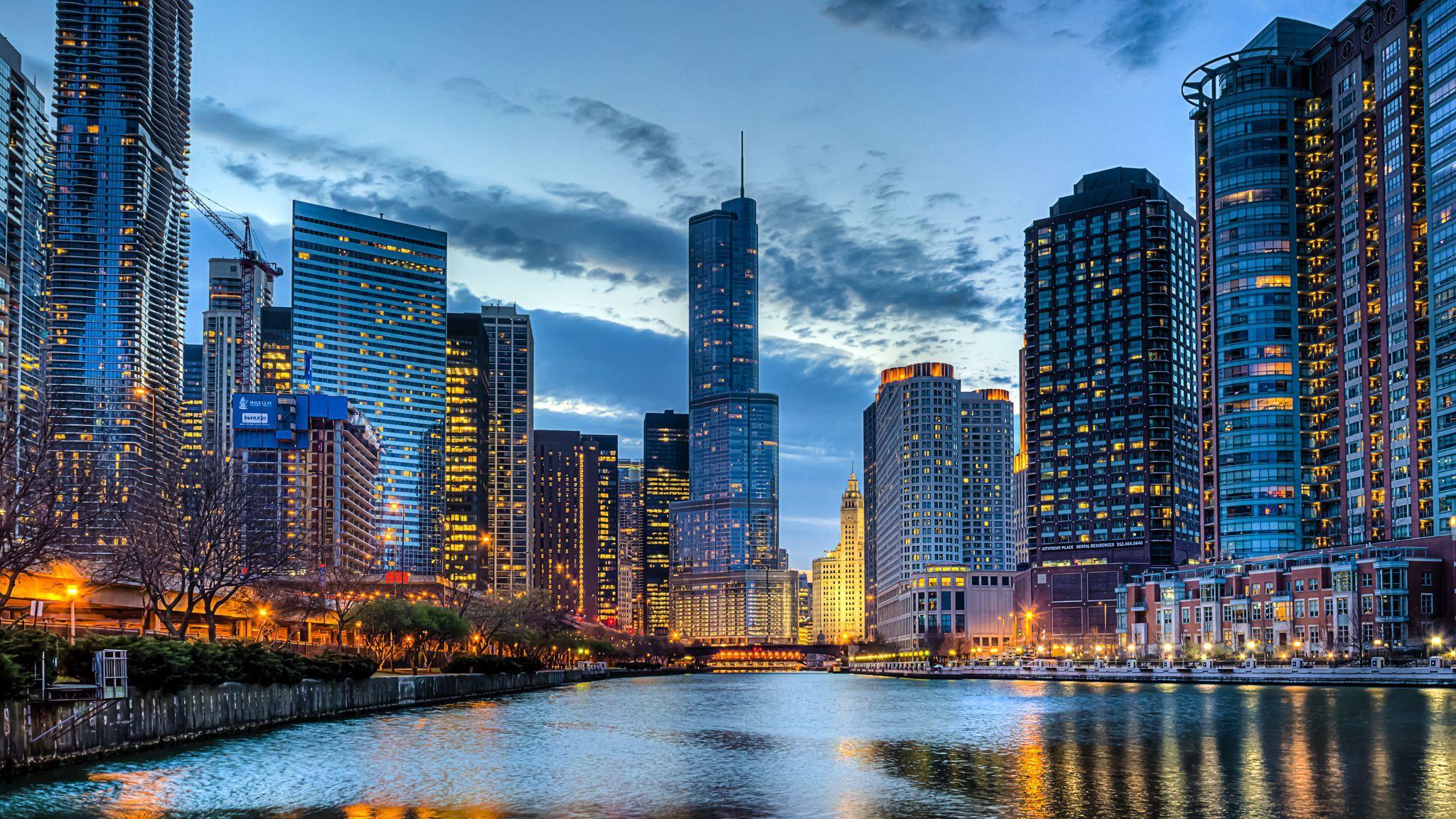 2048x1152 Downtown Chicago Desktop Wallpaper