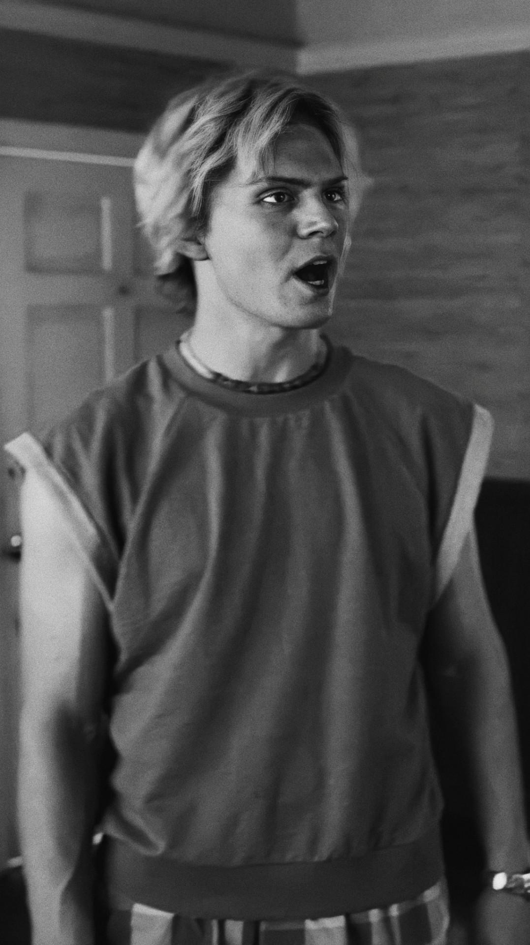 1077x1920 pietro maximoff wallpaper