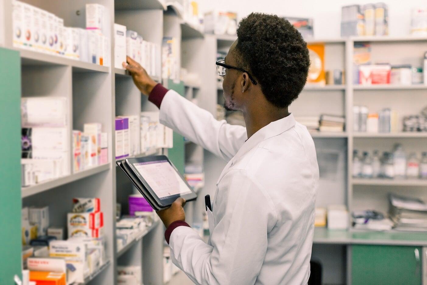 1403x936 Pharmacy Technician: Is It the Right Career for You?
