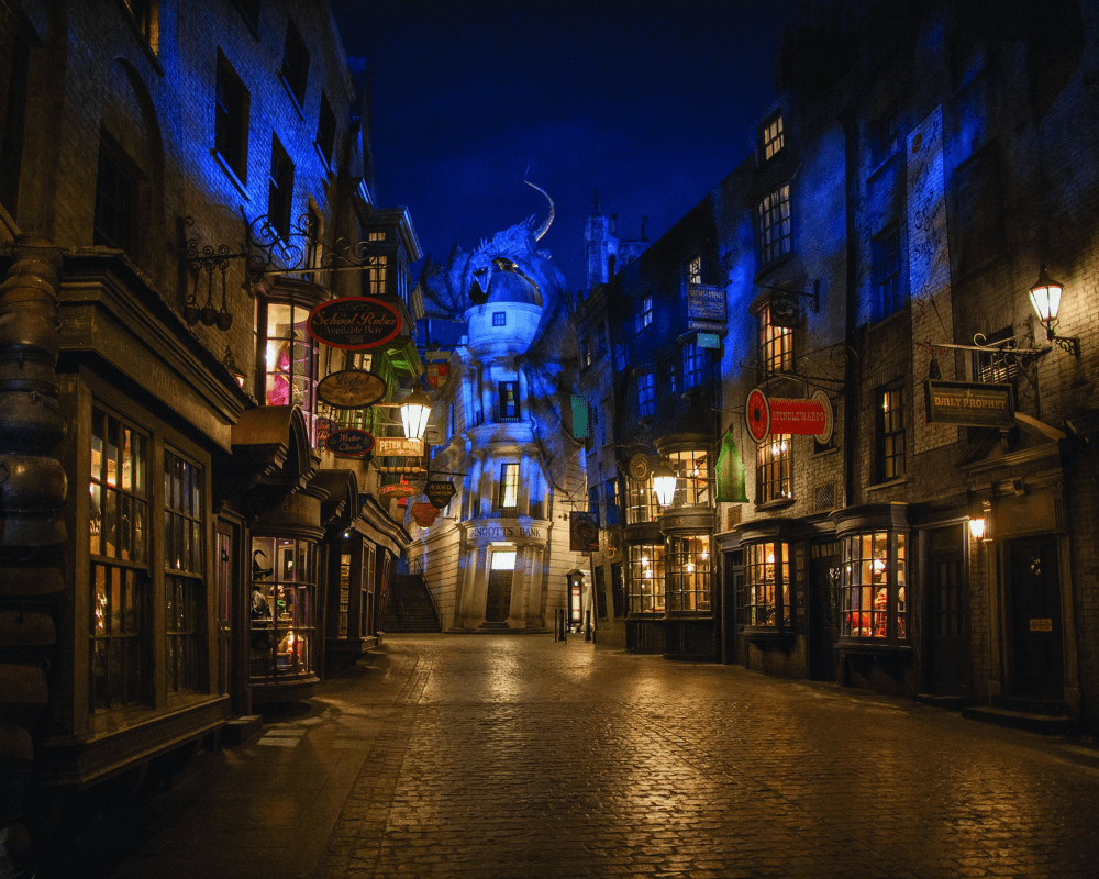 1000x800 Diagon Alley at Nighttime Wall Mural. Etsy. Parque temático harry potter, Beco diagonal, Orlando