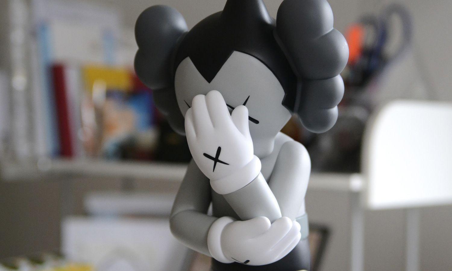 1500x900 KAWS 现在做的是艺术还是商业？
