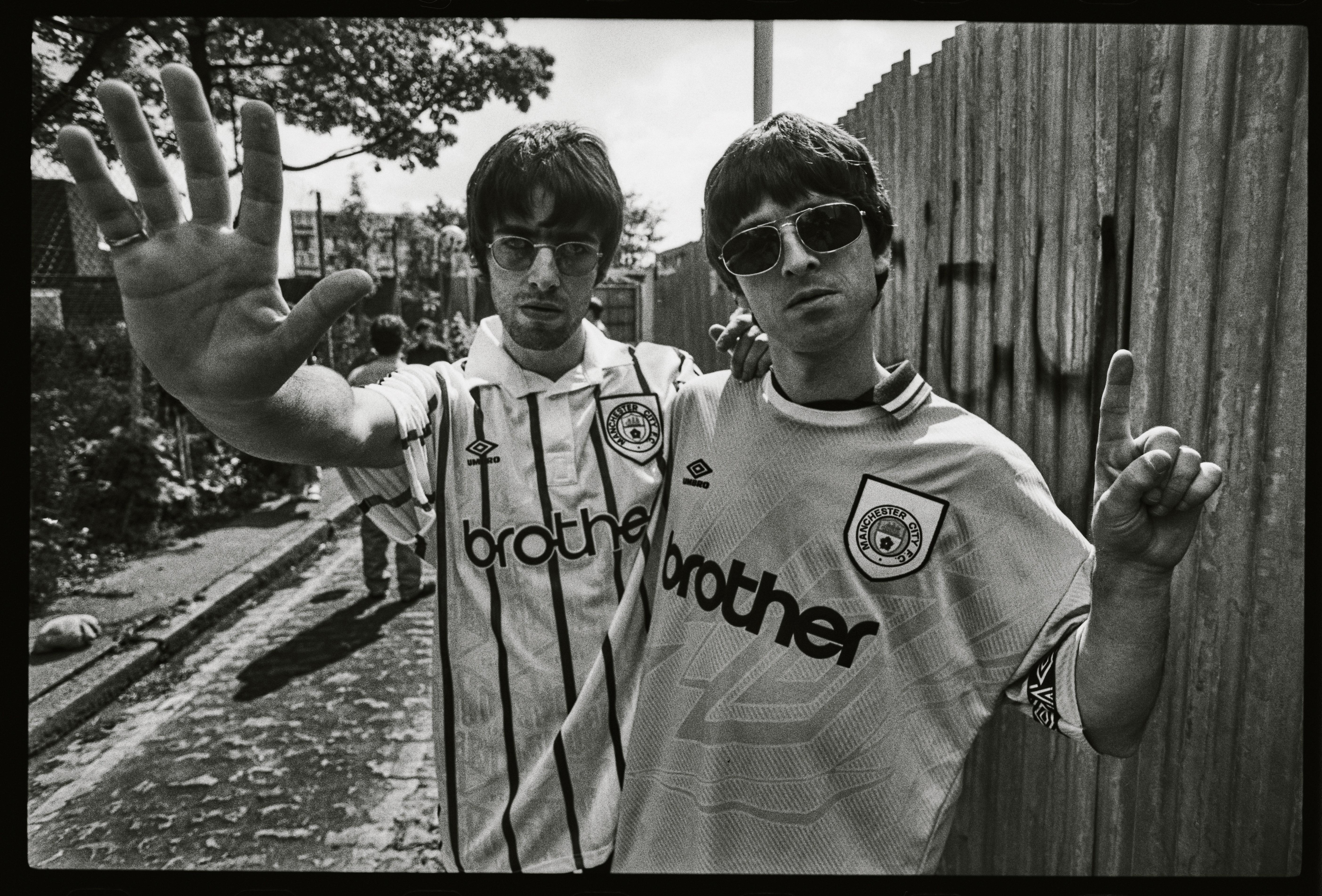 5610x3804 Oasis, Blur, Suede and Pulp take centre stage in this new book of Britpop photography