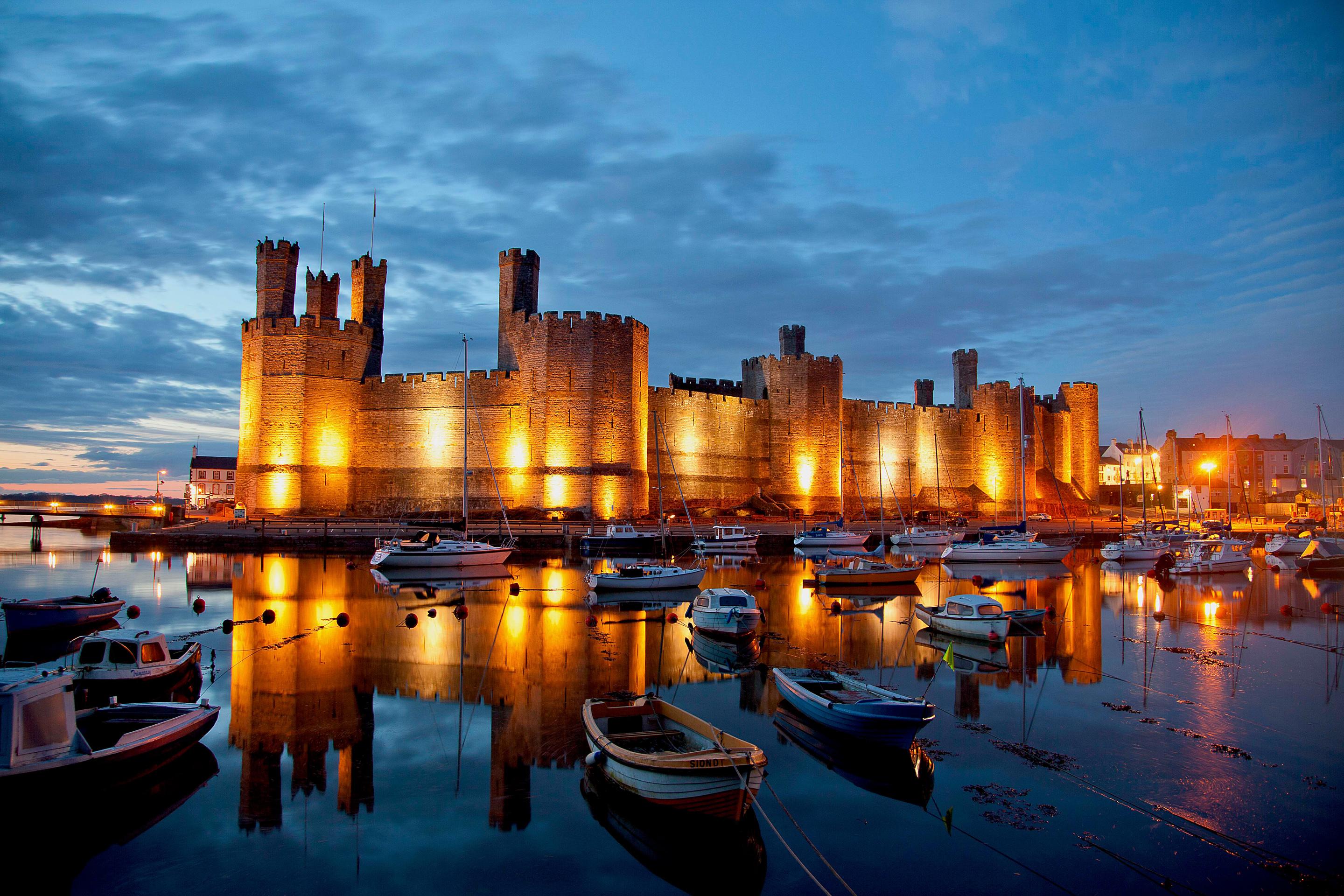 2880x1920 Desktop Wallpaper Castles Carnarvon Boats Wales Cities 2880x1920
