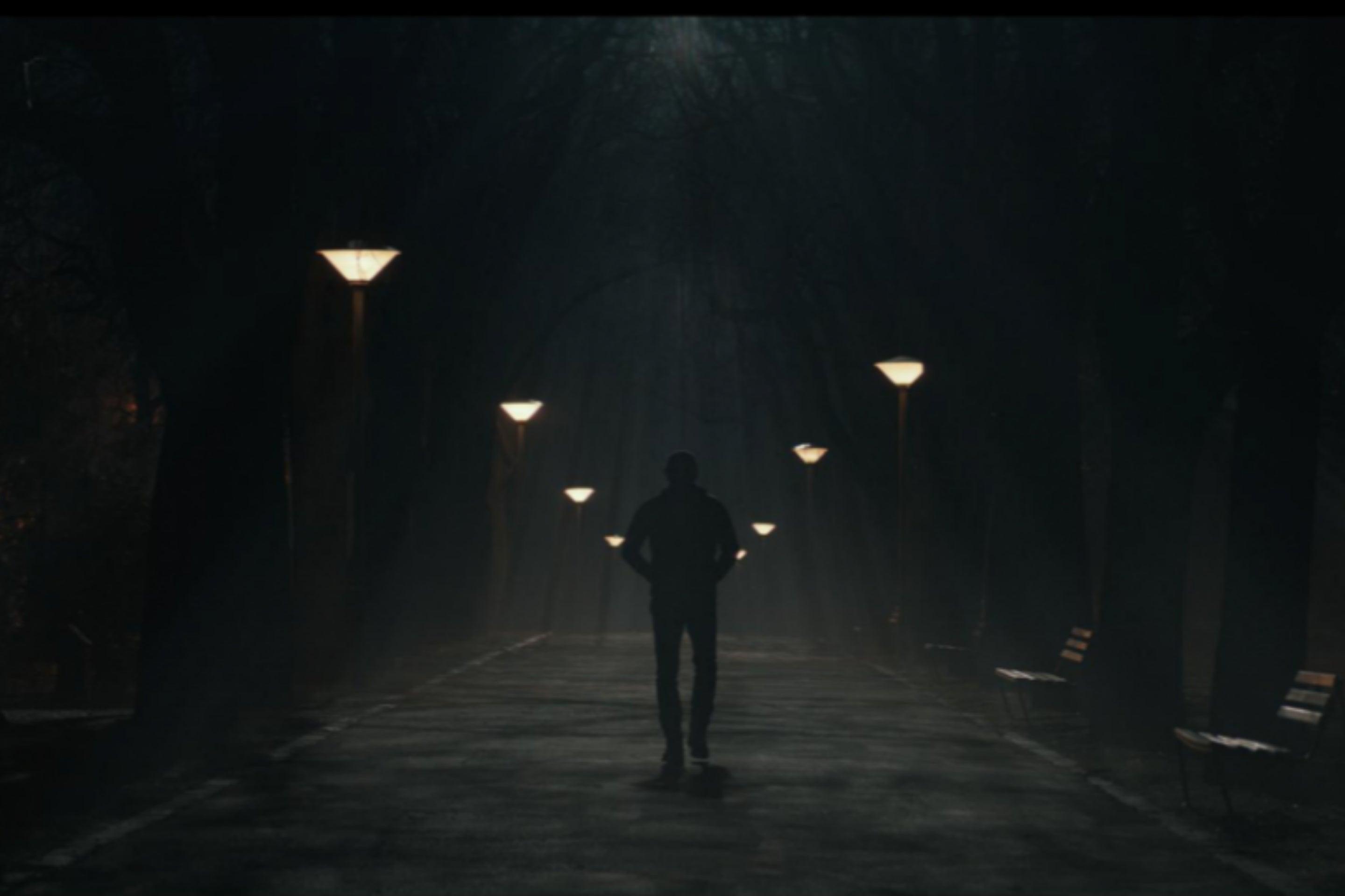 2880x1920 Night Walk Wallpaper