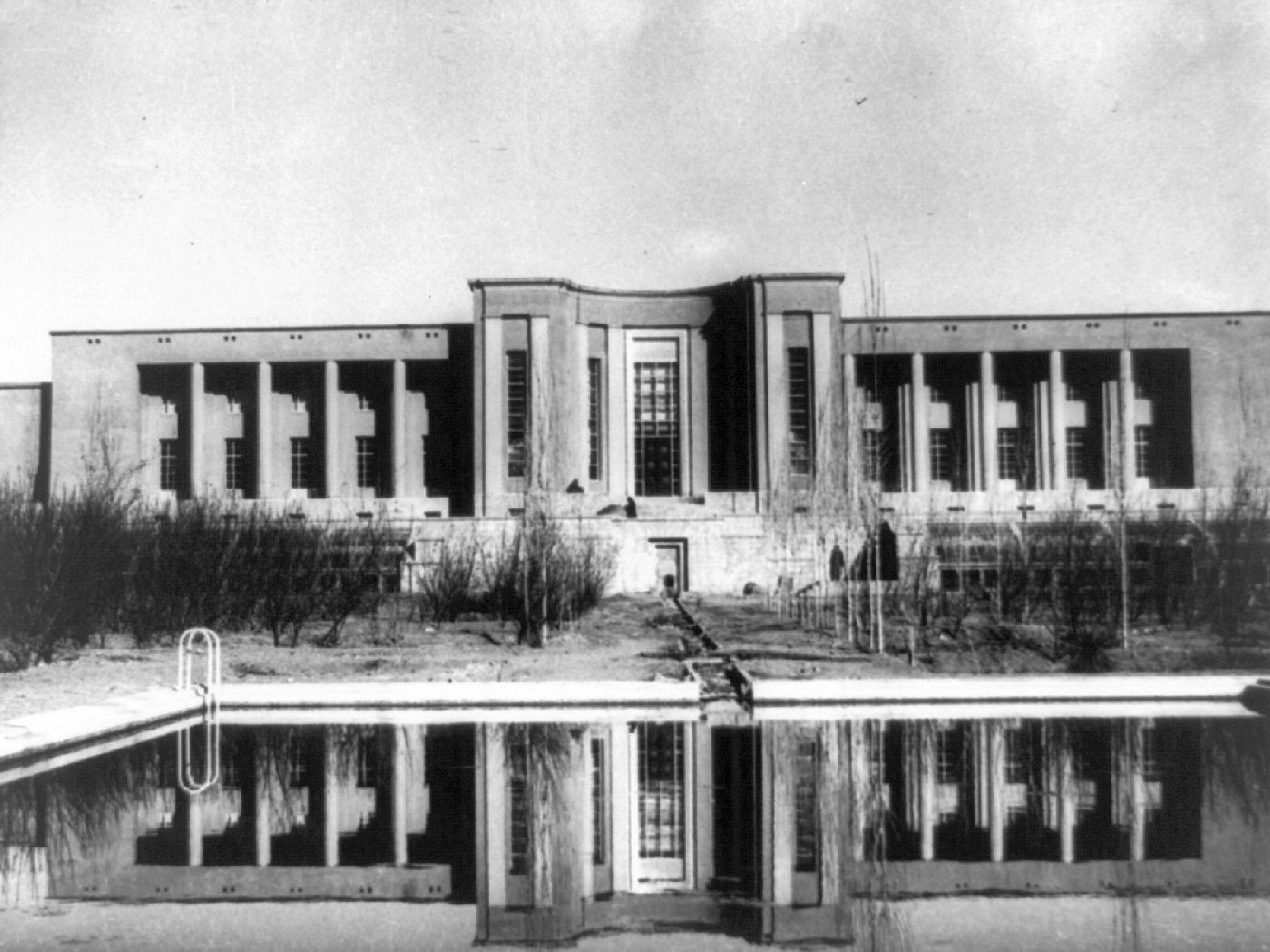 2400x1800 Photograph of Faculty of Medicine, Tehran University, Iran. College art, Map of new york, Photographer