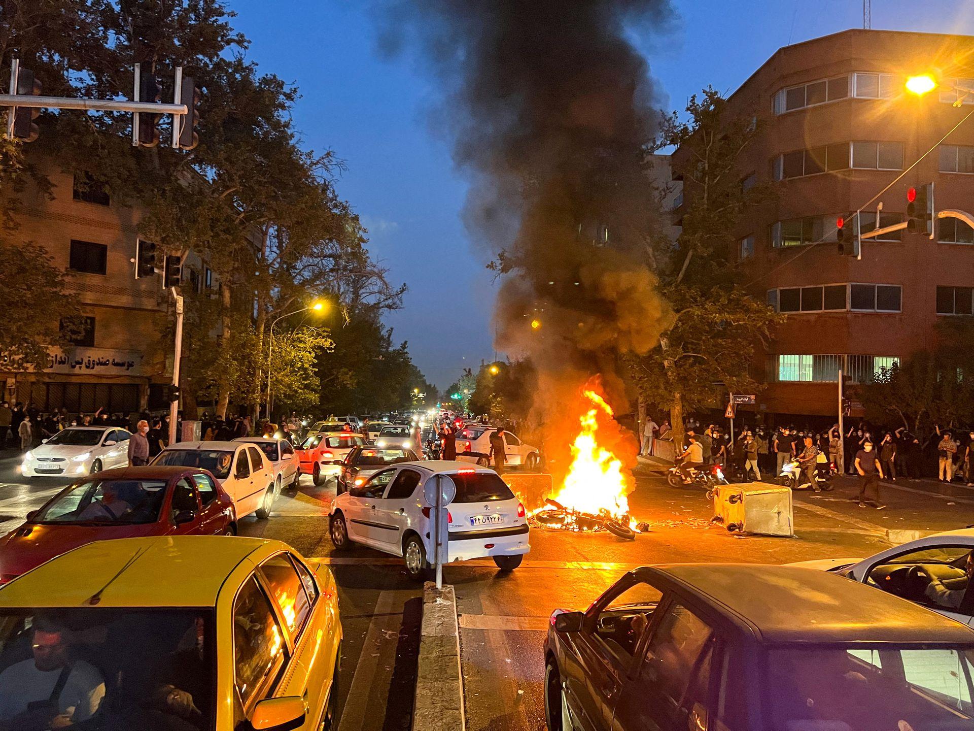 1920x1440 Security forces tear gas students defying Iran protest ultimatum