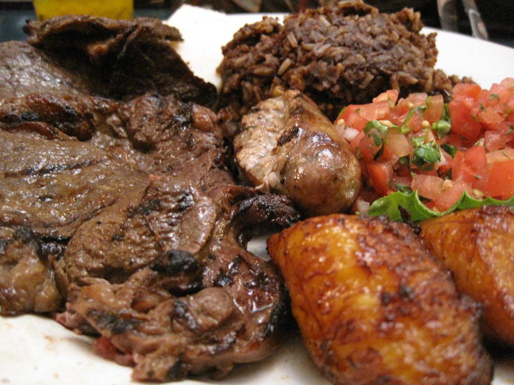 1024x768 churrasco plate. rib eye steak, chorizo, casamiento, planta