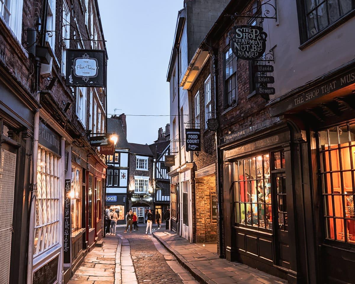 1200x960 UK Itinerary Days in London, York, Edinburgh • Abroad with Ash
