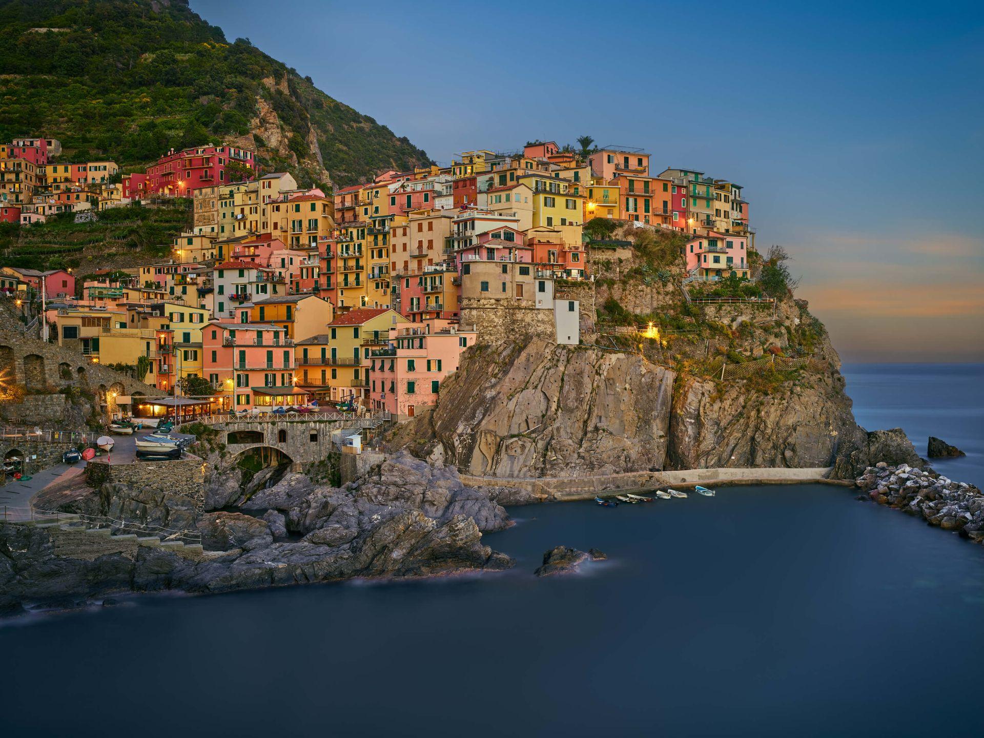 1920x1440 Coloured houses in Italy