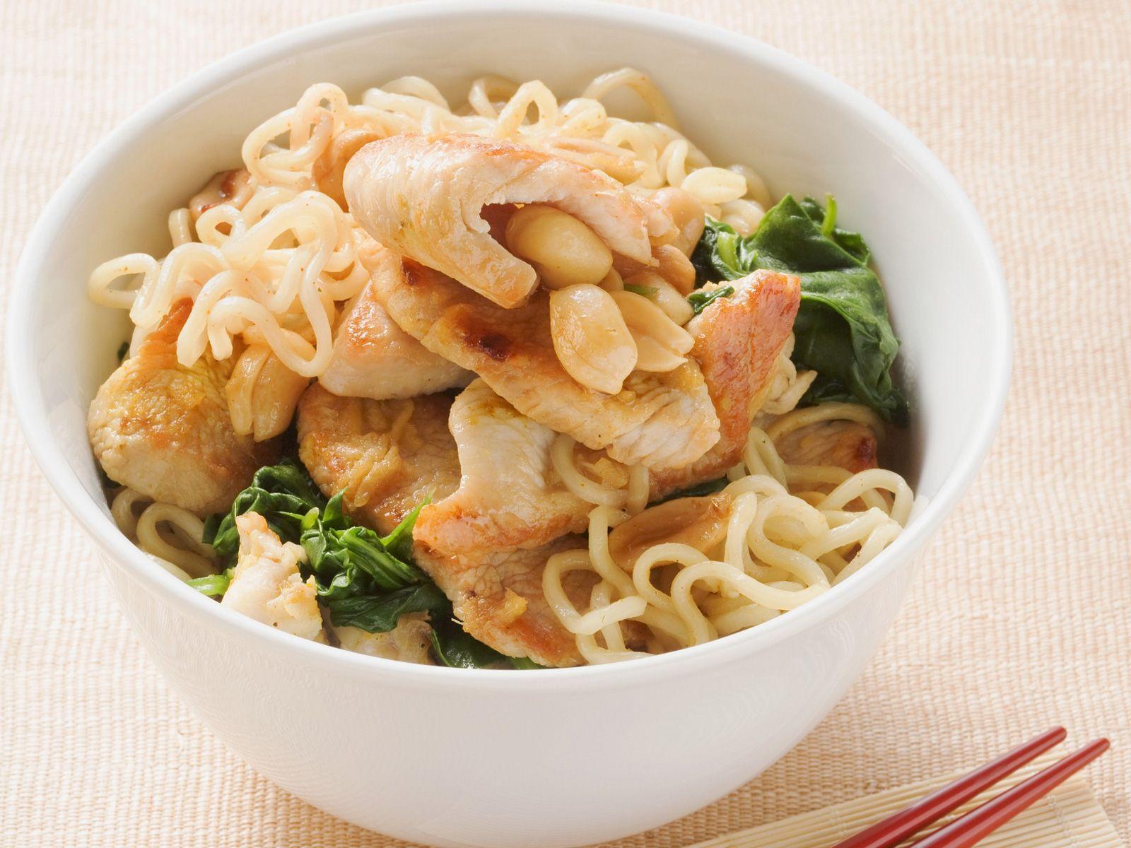 1600x1200 Turkey With Stir Fried Noodles, Spinach And Peanuts Recipe. Eat Smarter USA