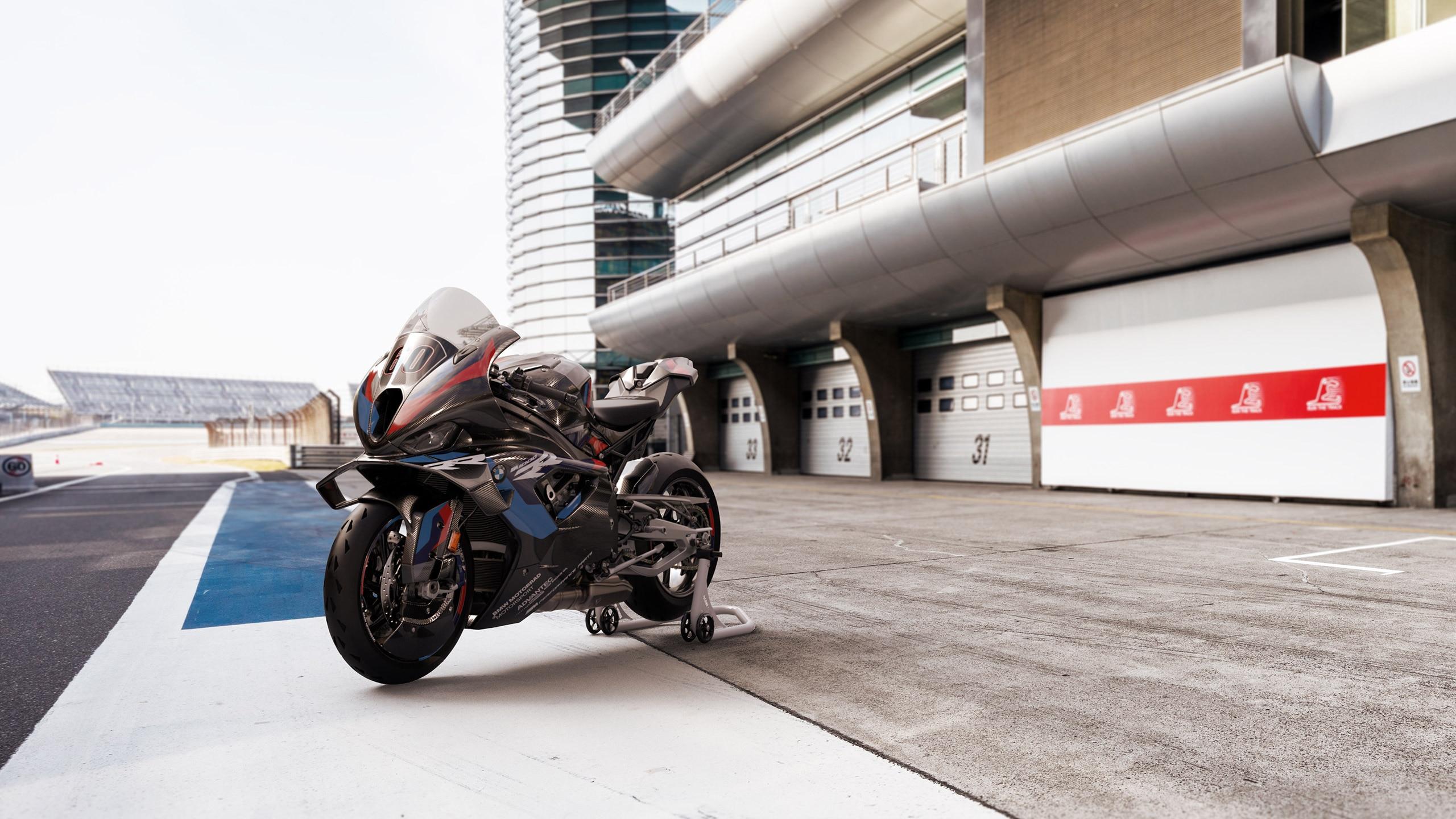 2560x1440 M 1000 RR