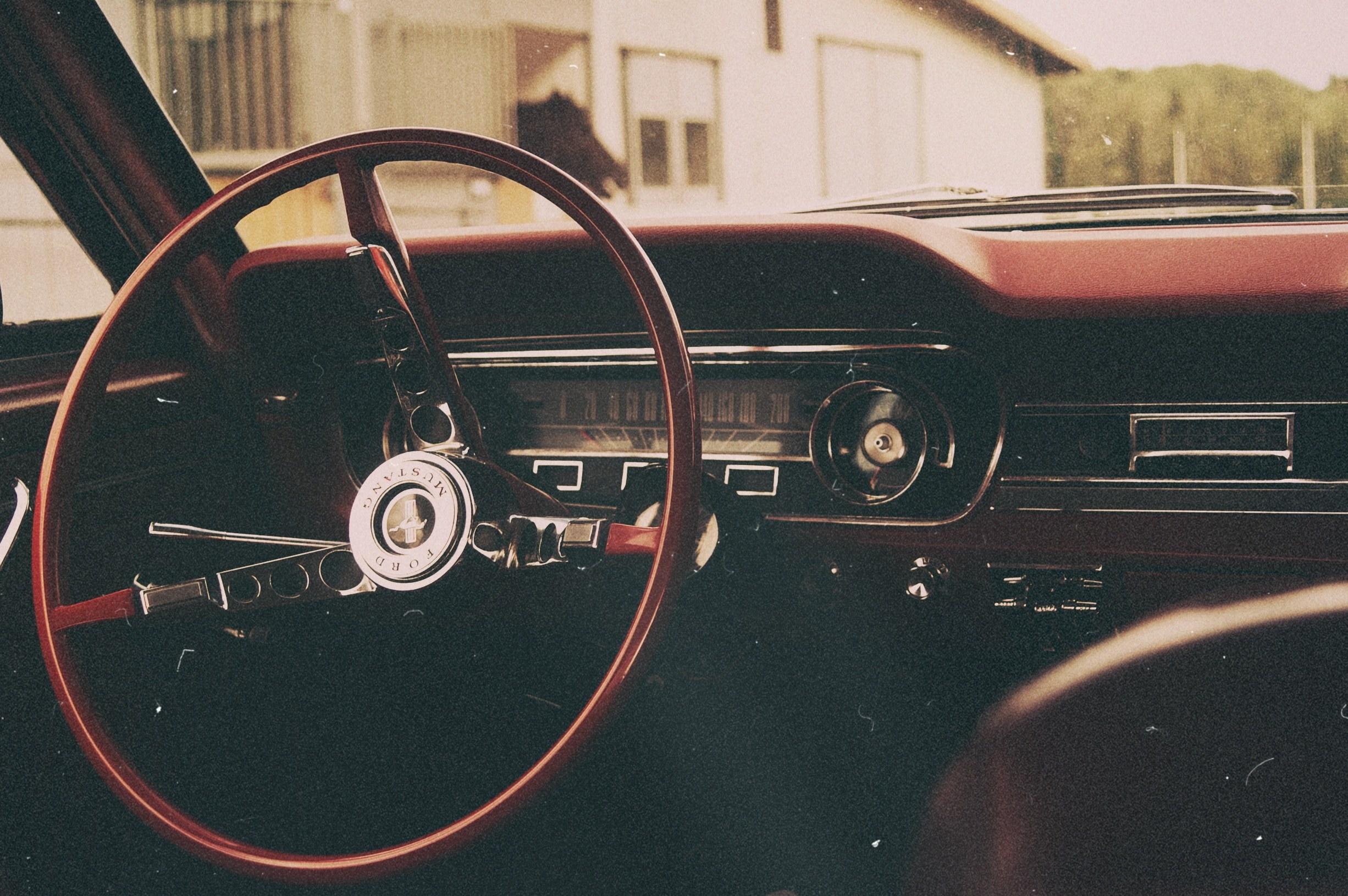 2452x1630 Wallpaper / ford mustang vintage automobile car interior shot focusing on the thin wheel with a barn of horses in the backgrounddshield, back in the feauture 4k