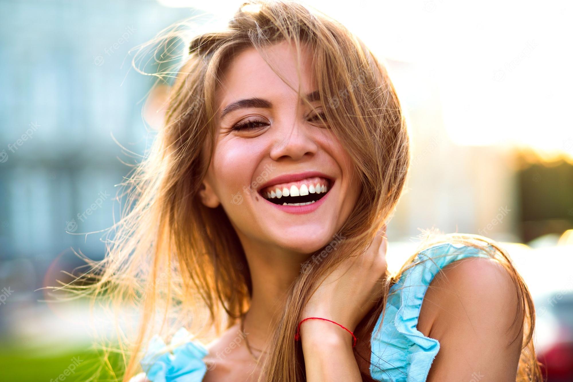 2000x1333 Beautiful Smile Image