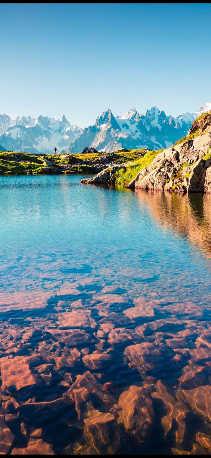 736x1593 The mountainous lake of peace
