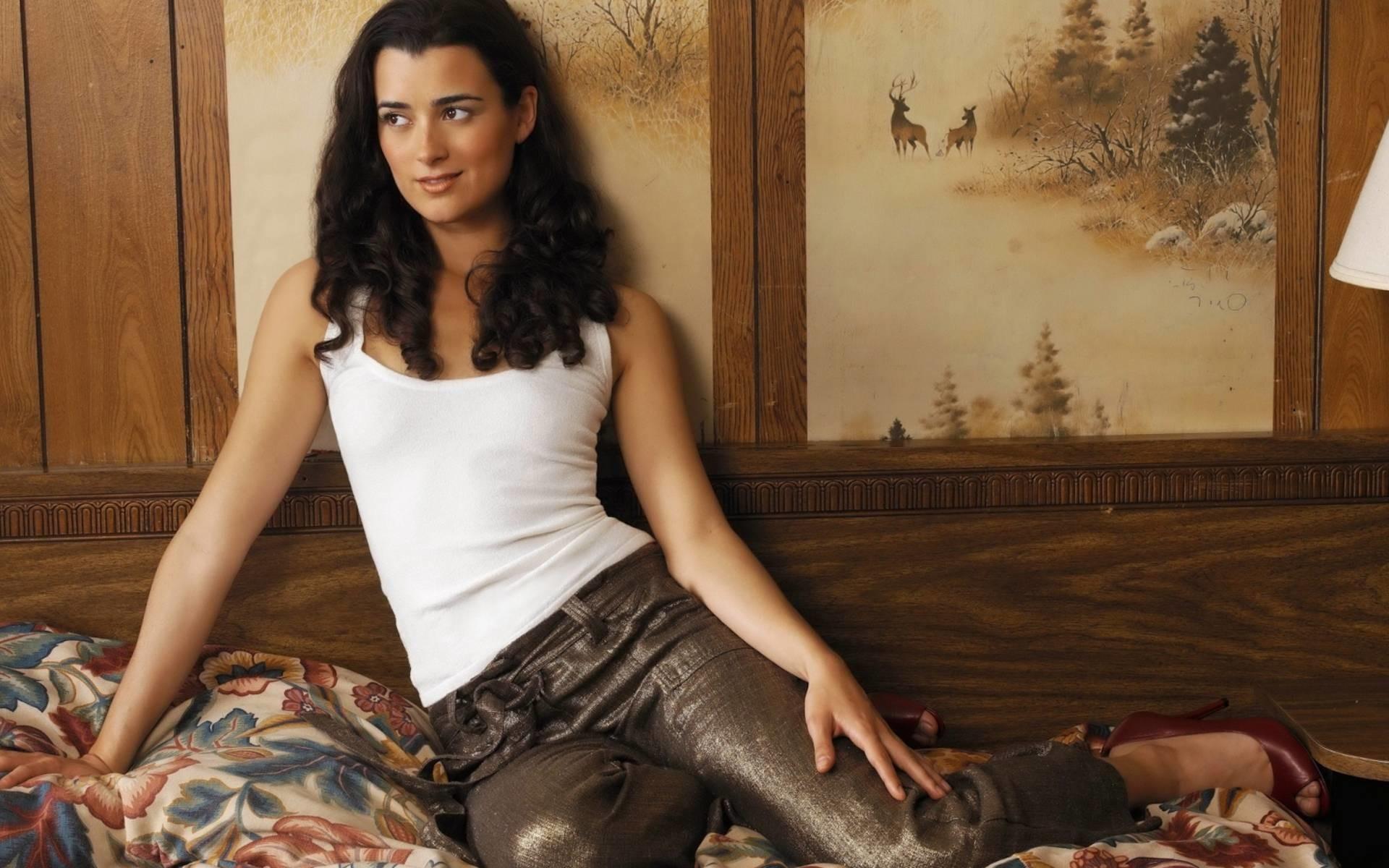 1920x1200 Ziva David Wallpaper