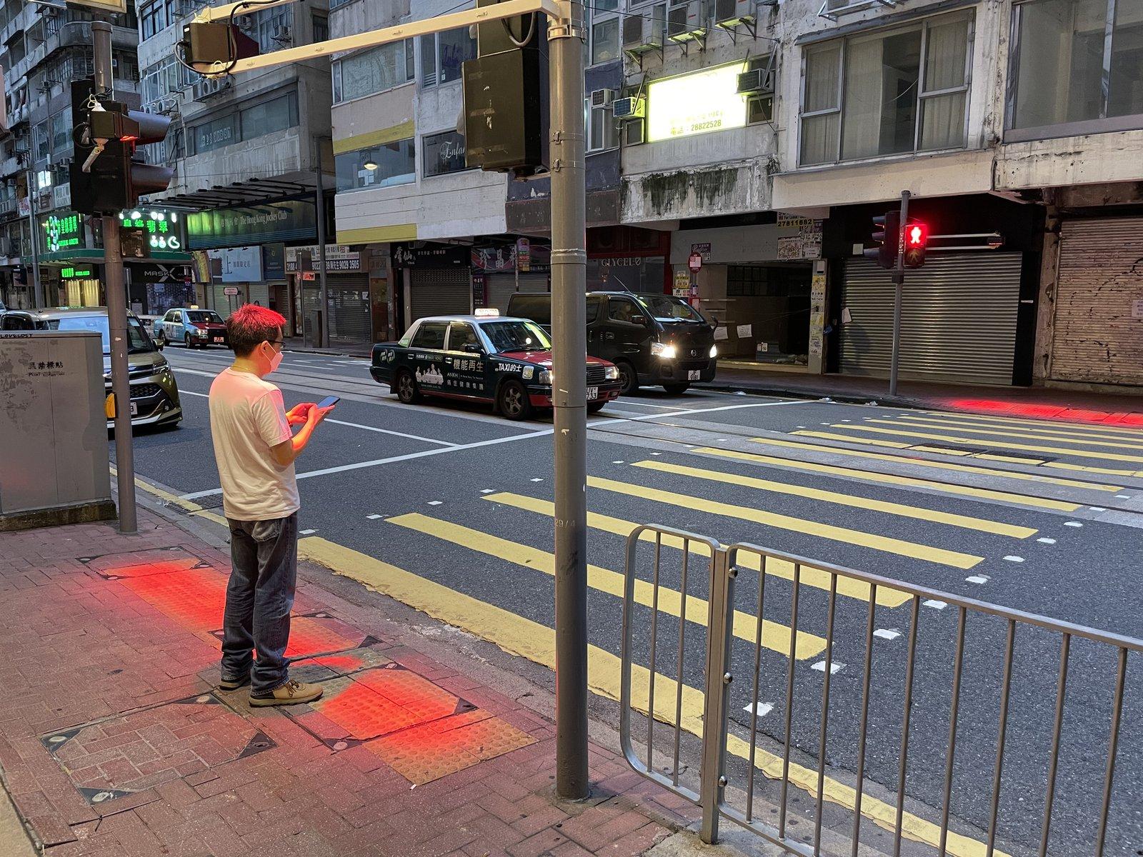 1600x1200 Can These Lights Make Crosswalks Safer for Pedestrians Distracted by Their Phones?. Smart News. Smithsonian Magazine