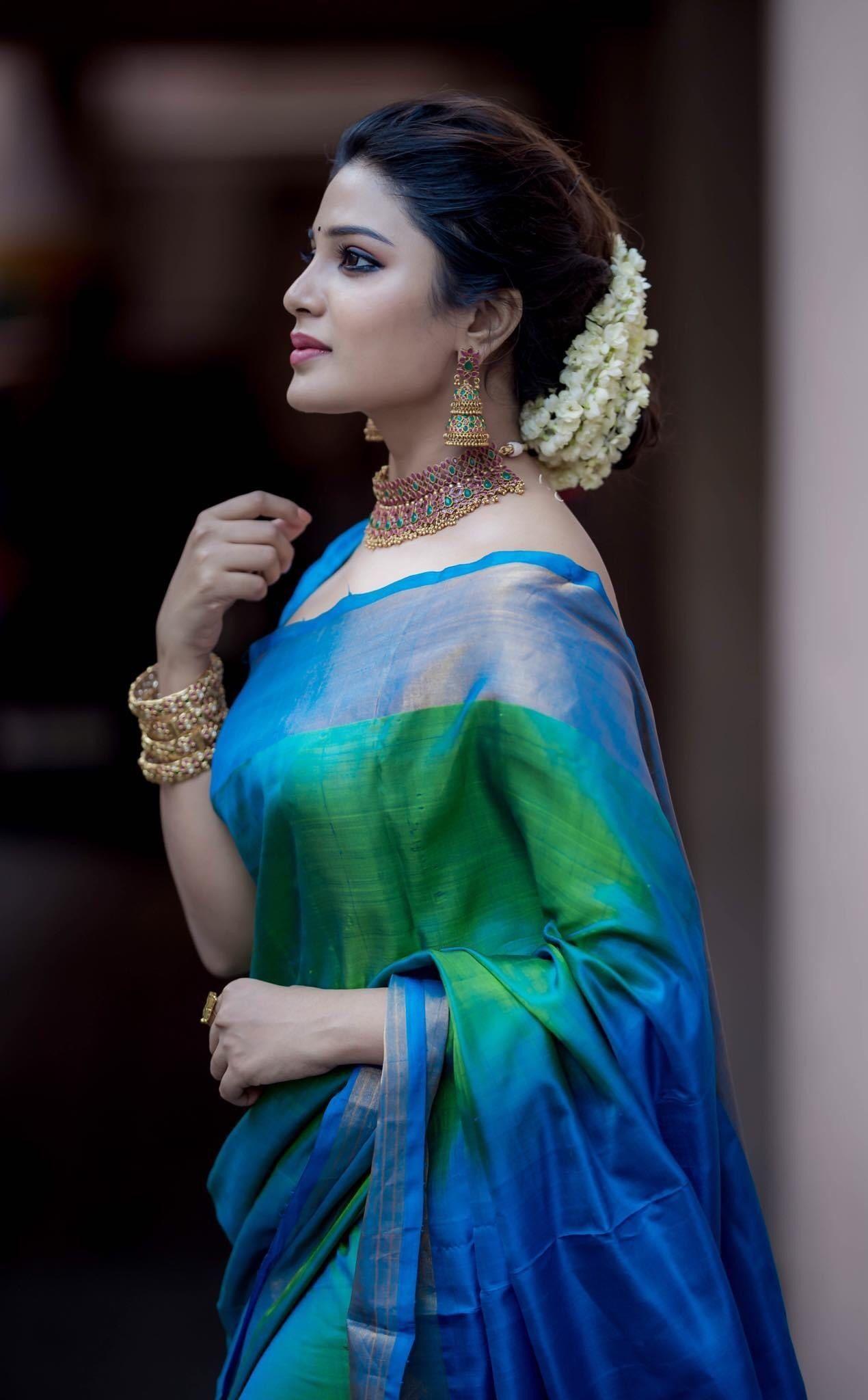 1270x2048 Saree Girl Wallpaper