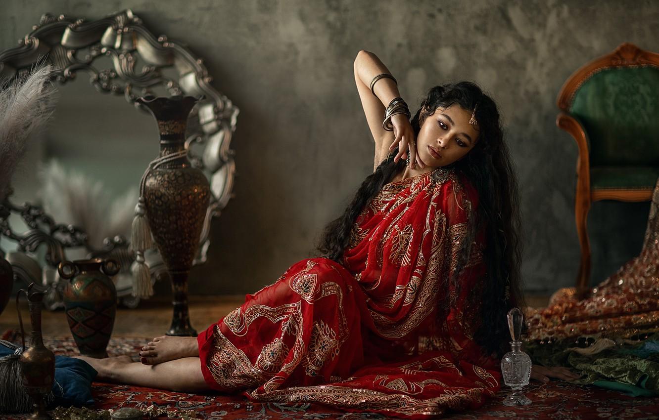 1332x850 Wallpaper girl, room, carpet, model, hair, mirror, vase, saree, Anastasia Barmina image for desktop, section девушки