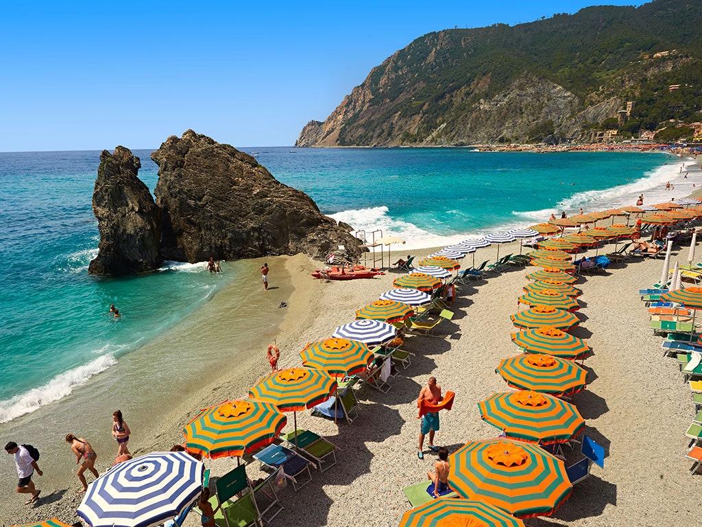 1024x768 How Not to Look Like a Tourist on an Italian Beach. Condé Nast Traveler