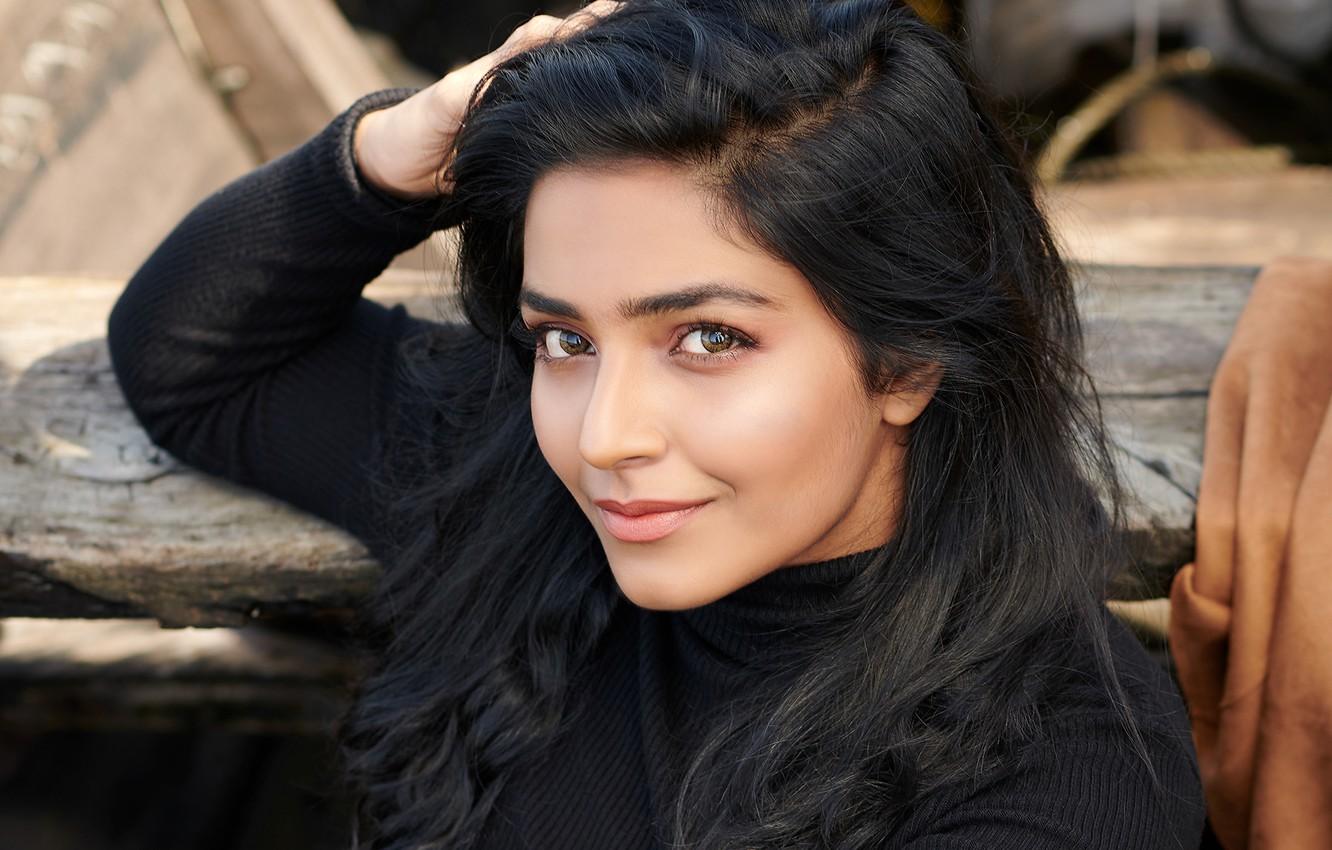 1332x850 Wallpaper girl, smile, indian, actress, bollywood, makeup, Rajisha vijayan image for desktop, section девушки