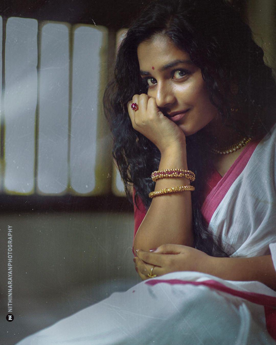 1080x1349 Rajisha Vijayan new Photohoot in Saree