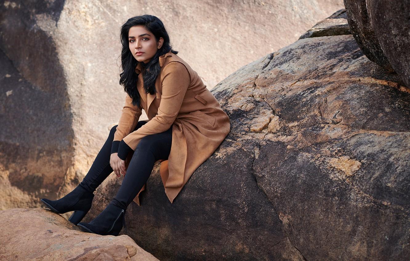 1332x850 Wallpaper pose, indian, actress, bollywood, Rajisha vijayan image for desktop, section девушки