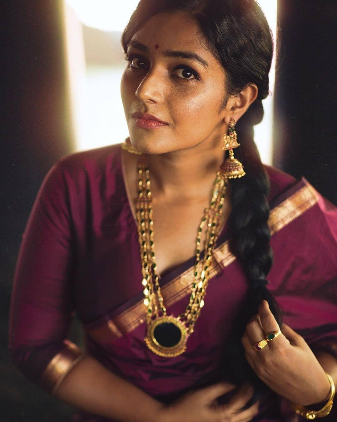 1079x1349 Rajisha Vijayan Wallpaper Download