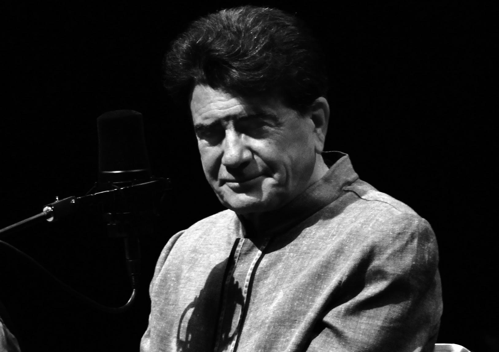 1626x1147 Aga Khan International Foundation grants honorary award to Iranian singer