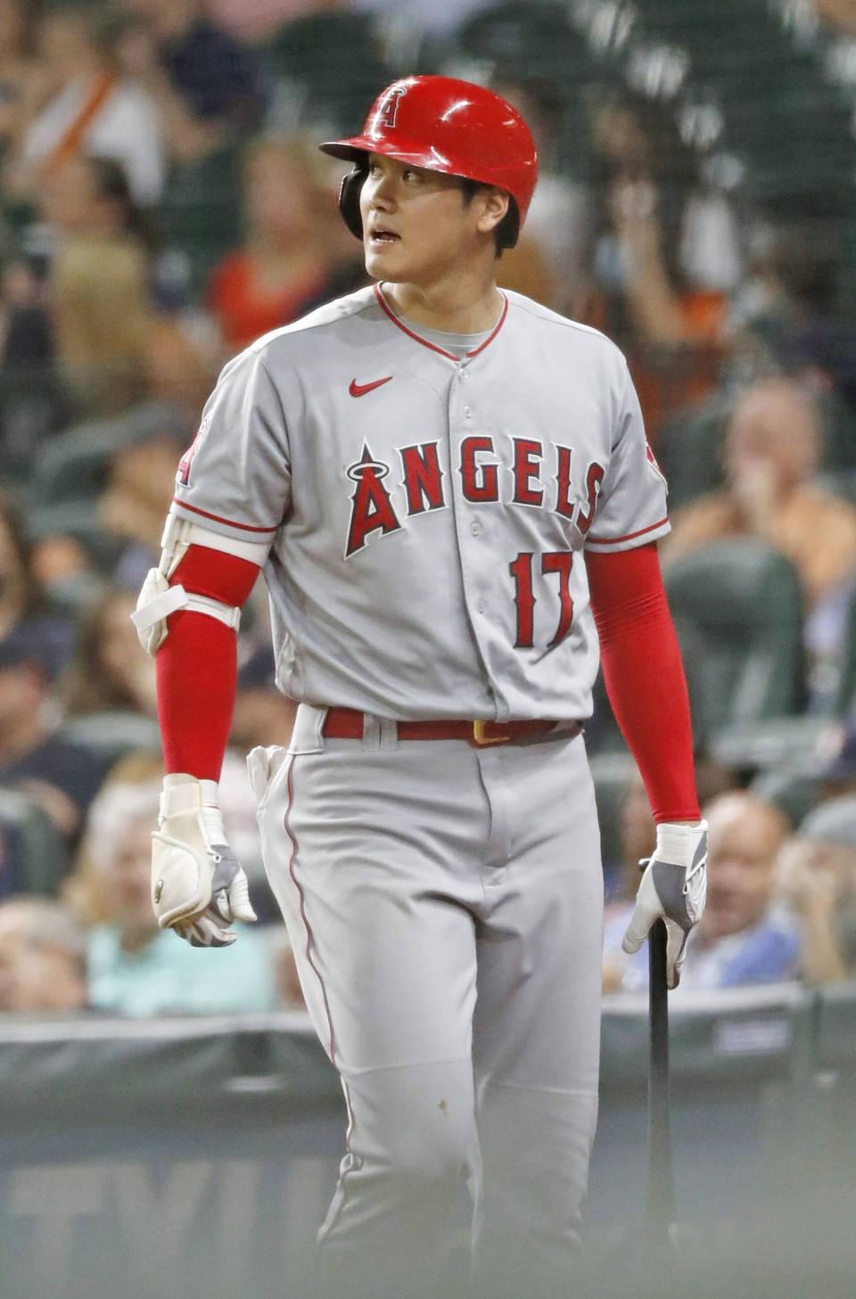 960x1457 Download Shohei Ohtani On A Baseball Match Wallpaper