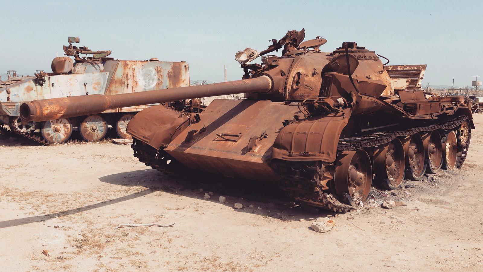 1600x900 Kuwaiti Island, Relics of the Gulf War