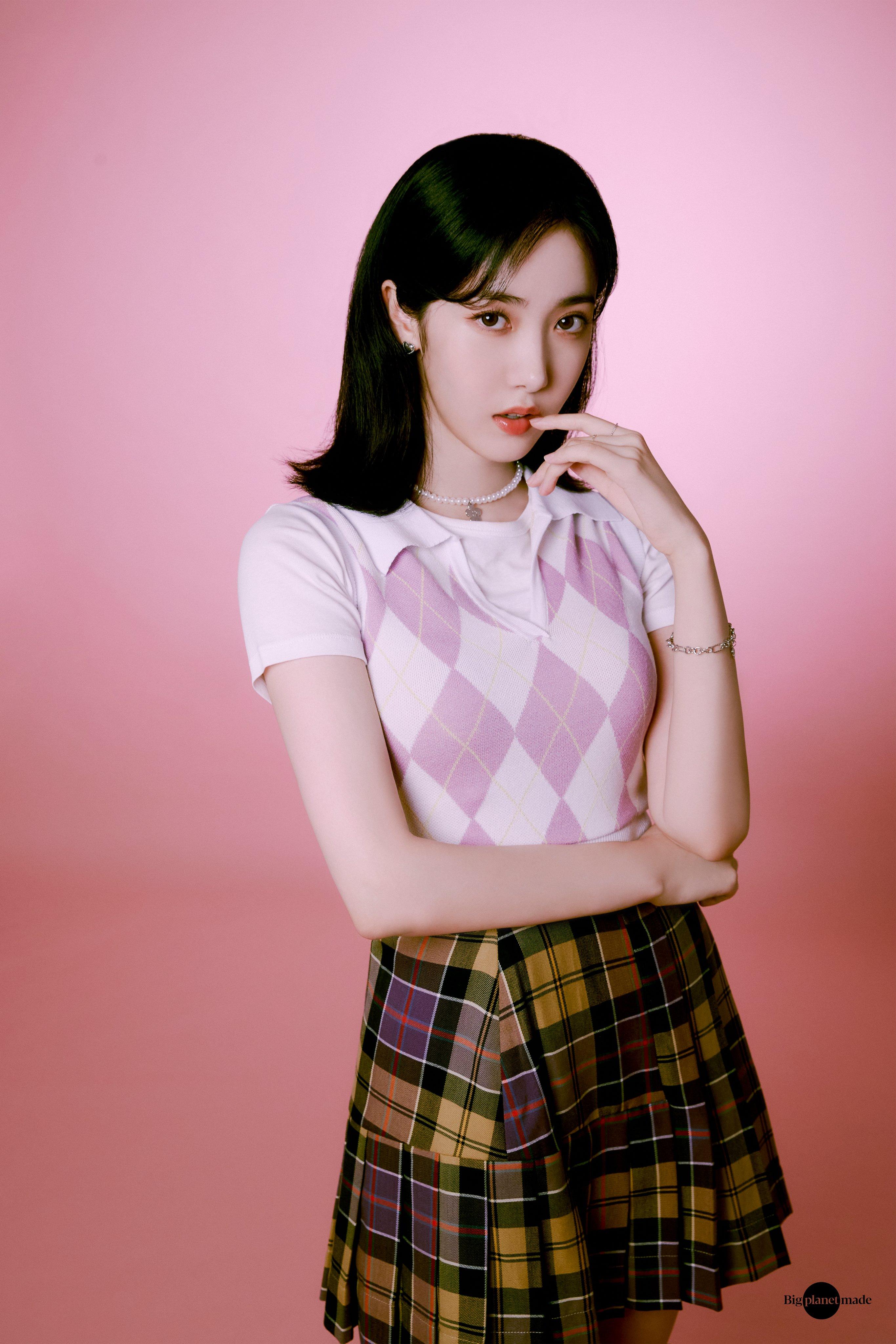 2731x4096 VIVIZ Profile Photo (Eunha, SinB, Umji) (HD HQ)-Pop Database