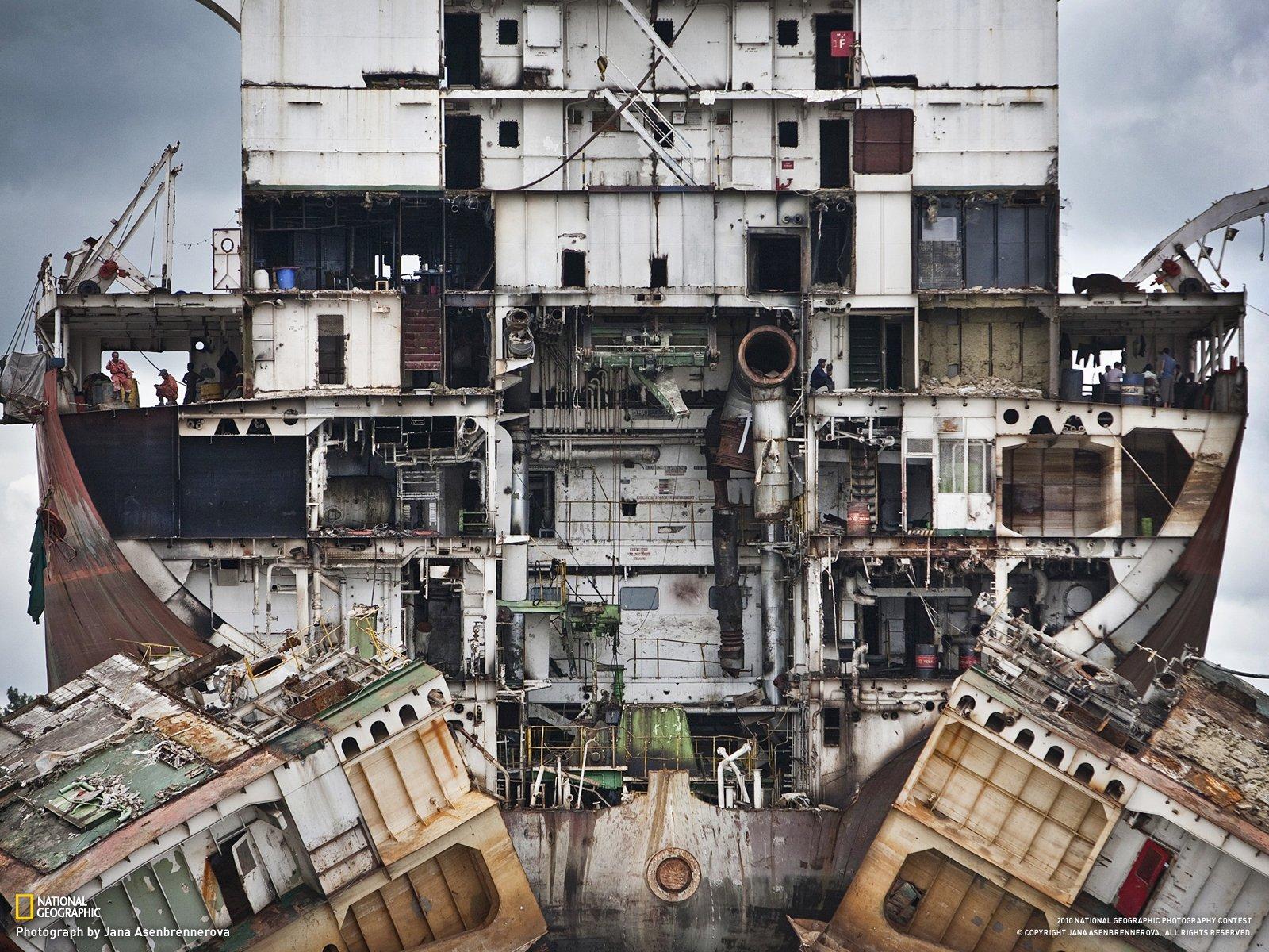 1600x1200 Chittagong Ship Breaking Yard is located in Faujdarhat, Sitakunda Upazila, Bangladesh