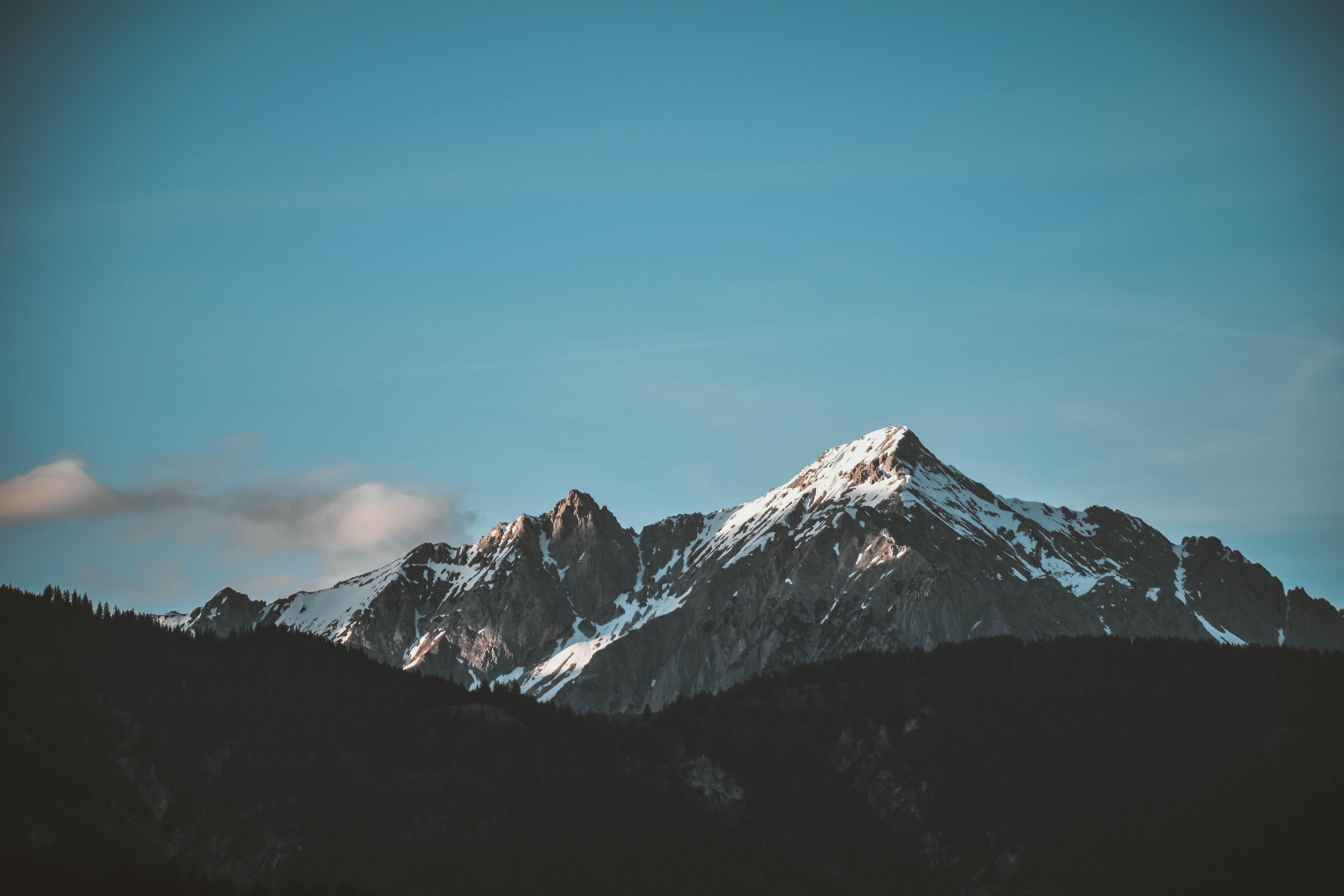 6000x4000 Snow Top Mountain Under Clear Sky · Free