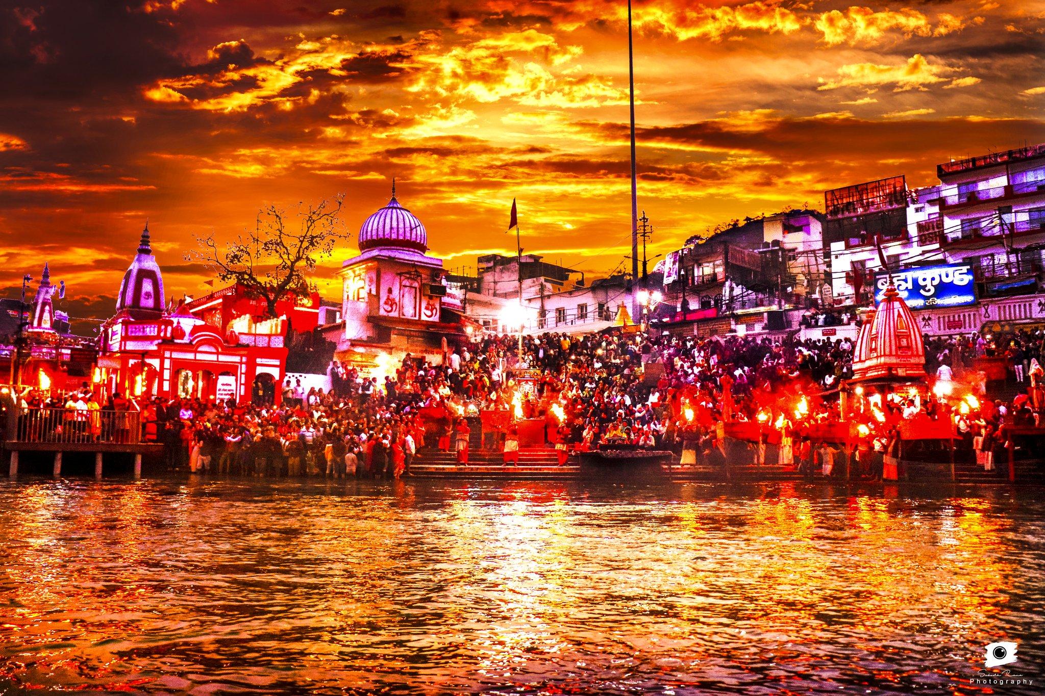 Evening Ganga Arati In Benaras Stock Photo - Download Image Now - Varanasi,  Aarti - Praying, India - iStock