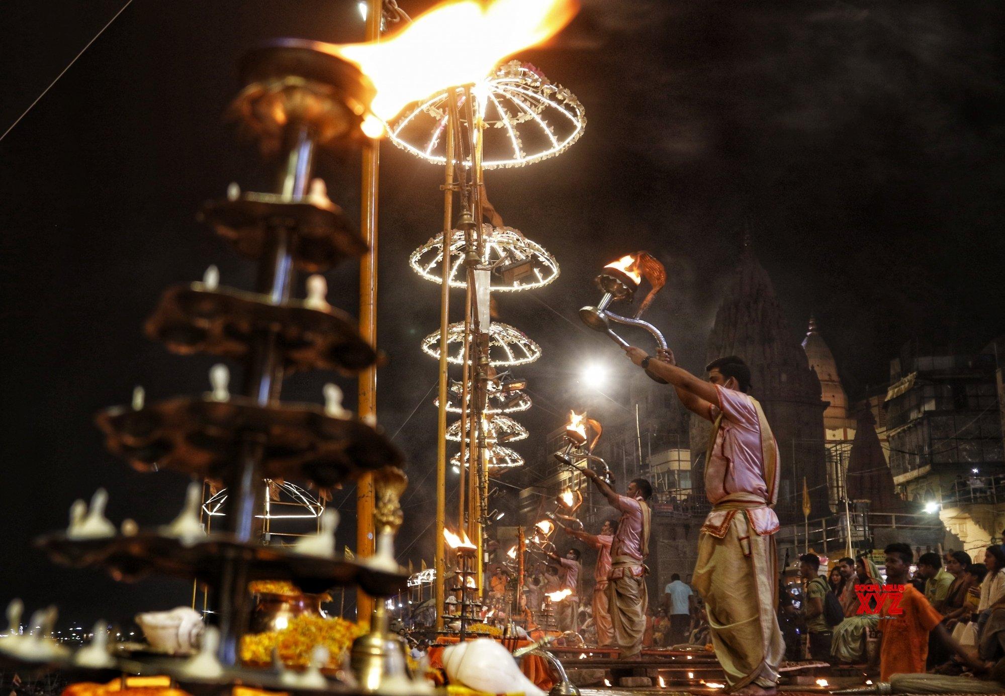 1999x1385 Varanasi : Ganga Aarti at Dashashwamedh Ghat #Gallery