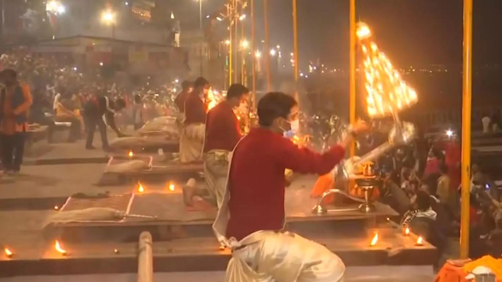 1600x900 Varanasi: Ganga Aarti at Dashashwamedh Ghat resumes. City of India Videos