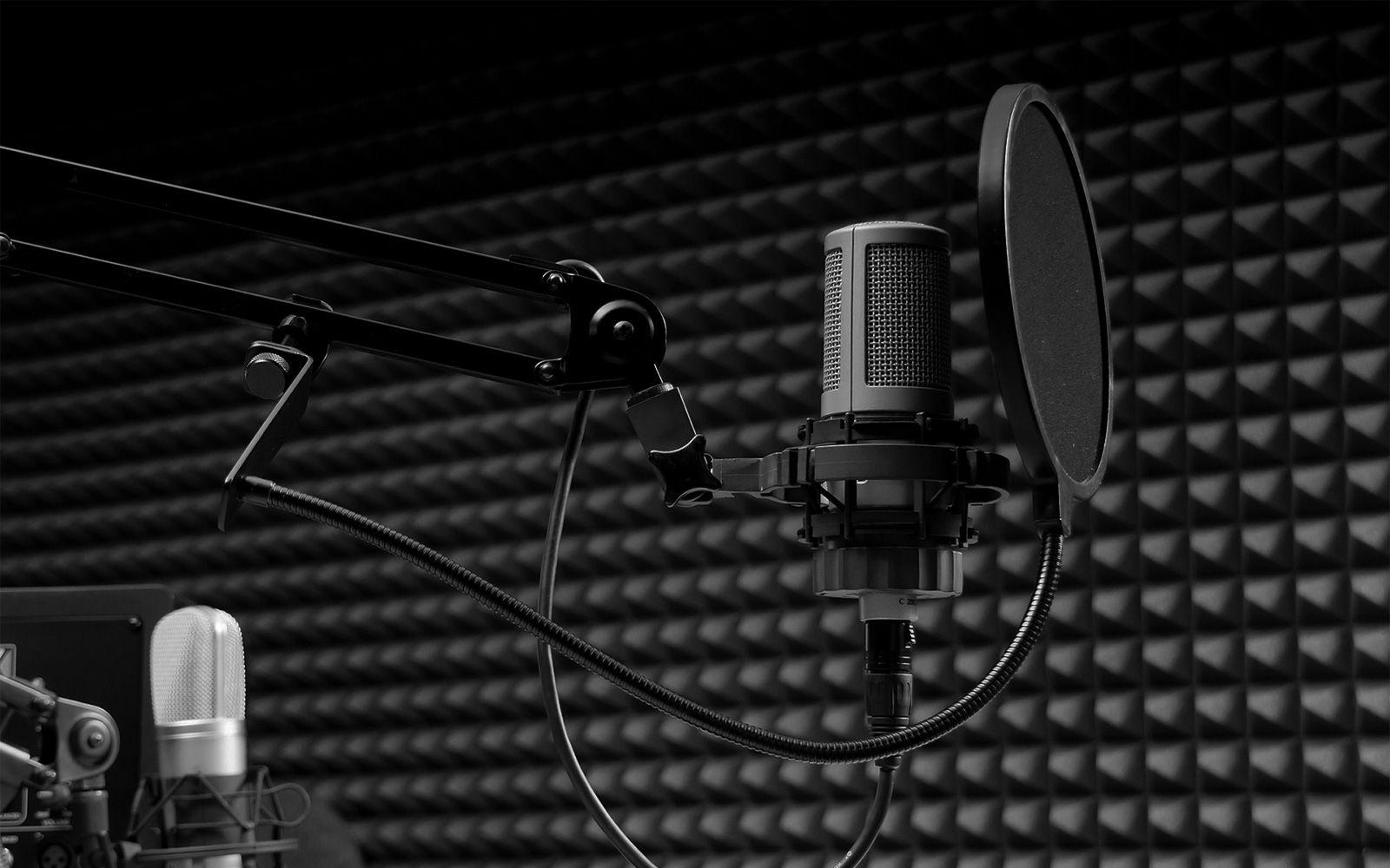 1600x1000 Studio Wallpaper