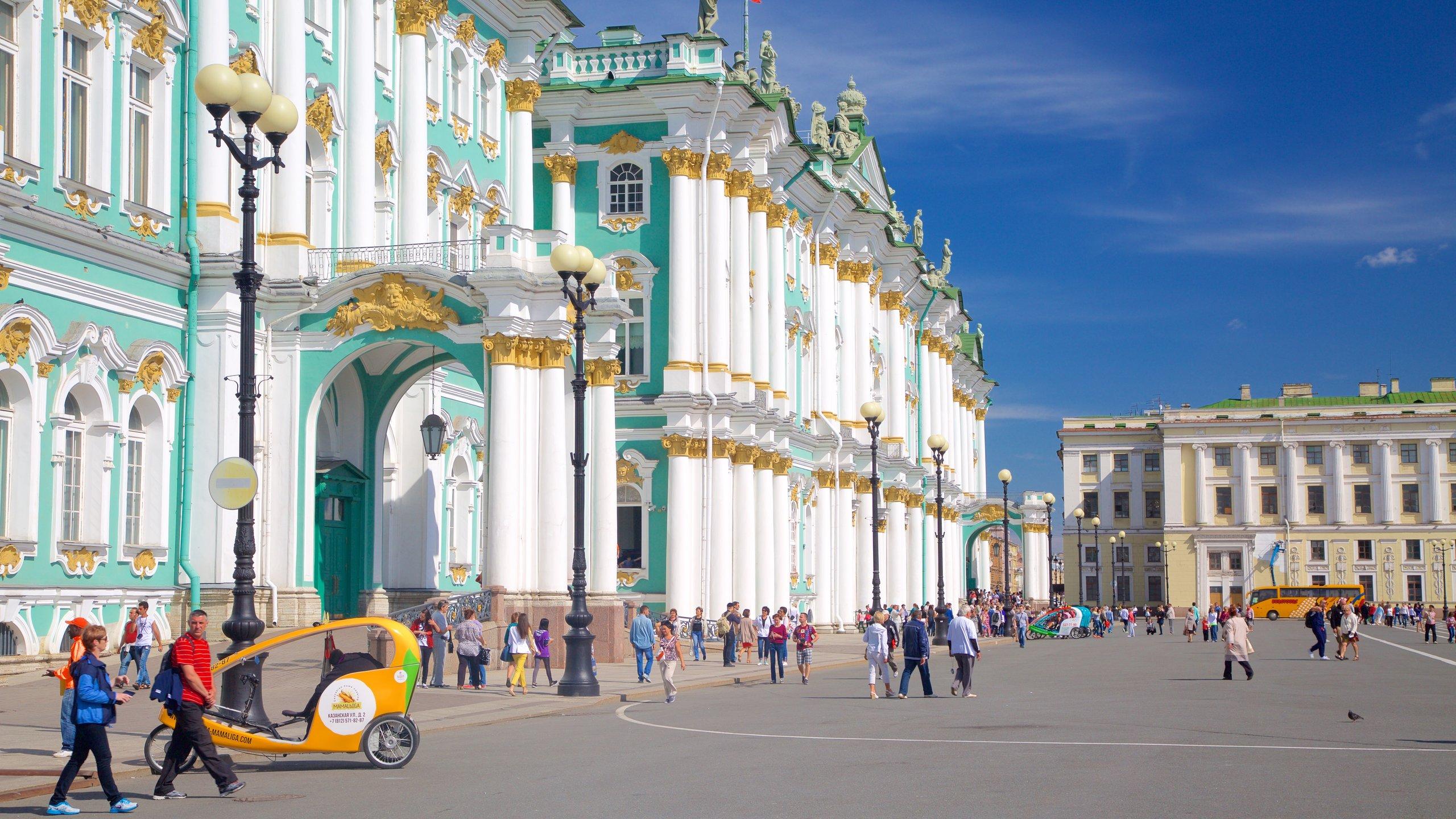 2560x1440 State Hermitage Museum and Winter Palace in St. Petersburg City Centre and Activities