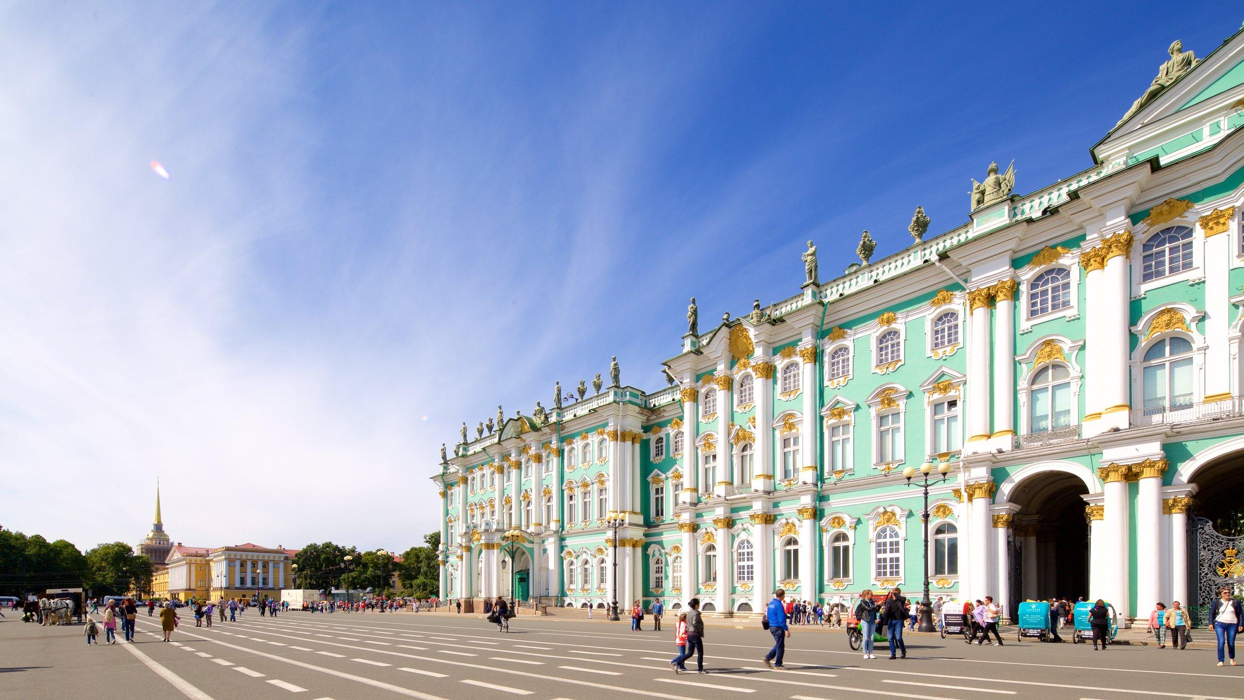 2560x1440 State Hermitage Museum and Winter Palace in St. Petersburg City Centre and Activities
