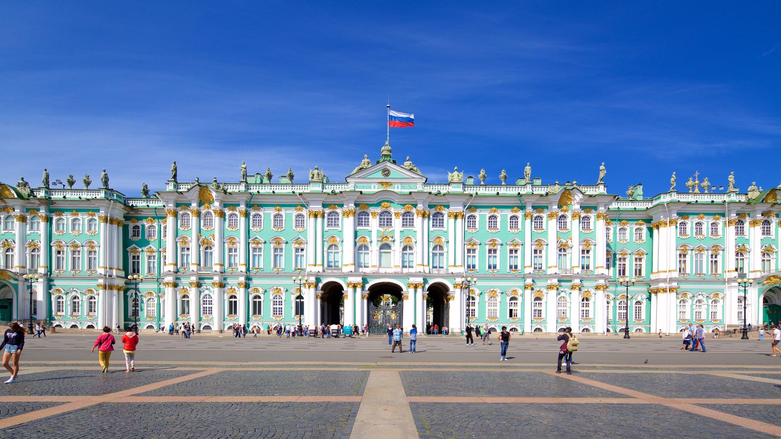 2560x1440 State Hermitage Museum and Winter Palace in St. Petersburg City Centre and Activities