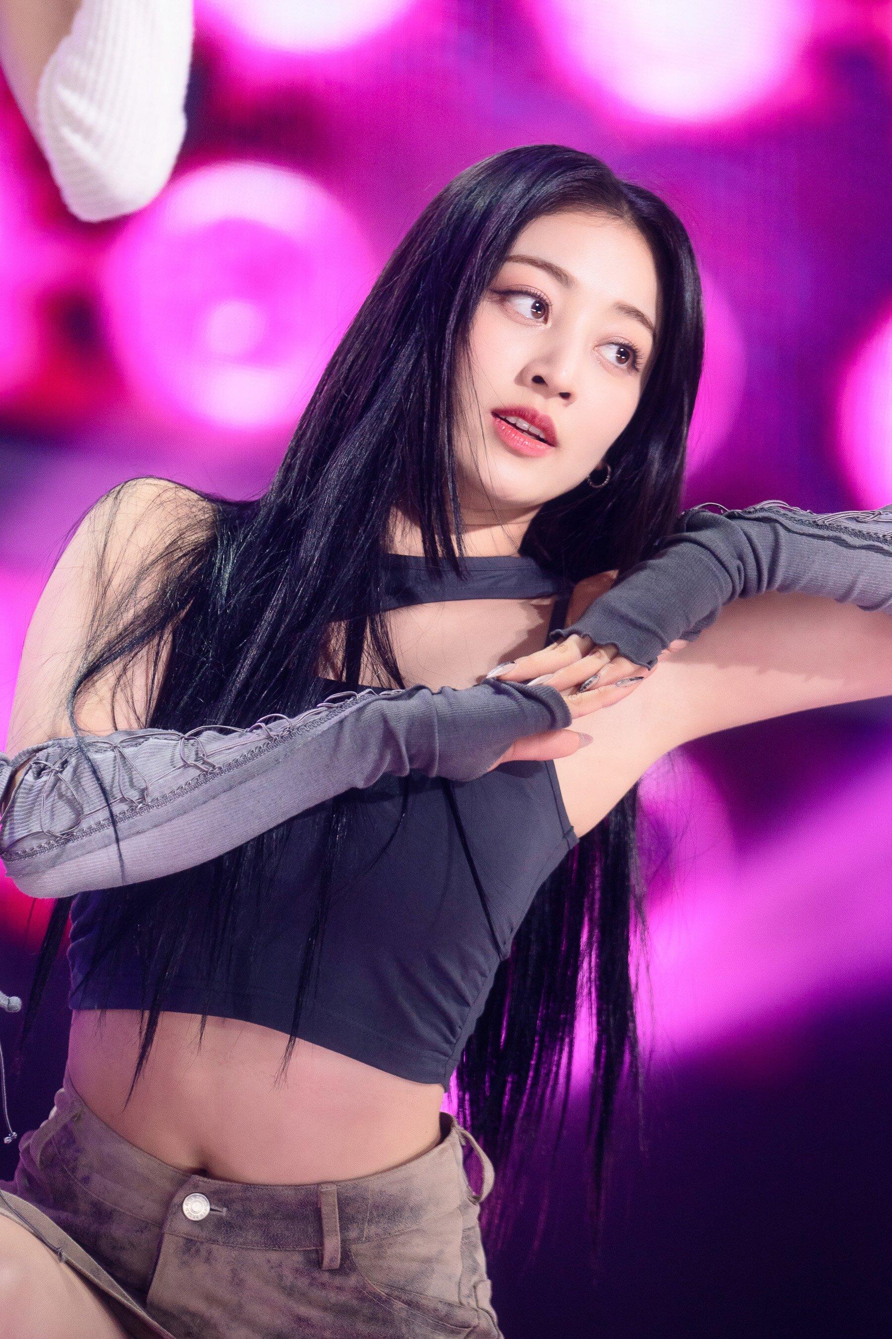 1800x2700 TWICE Jihyo - 'SET ME FREE' at Inkigayo