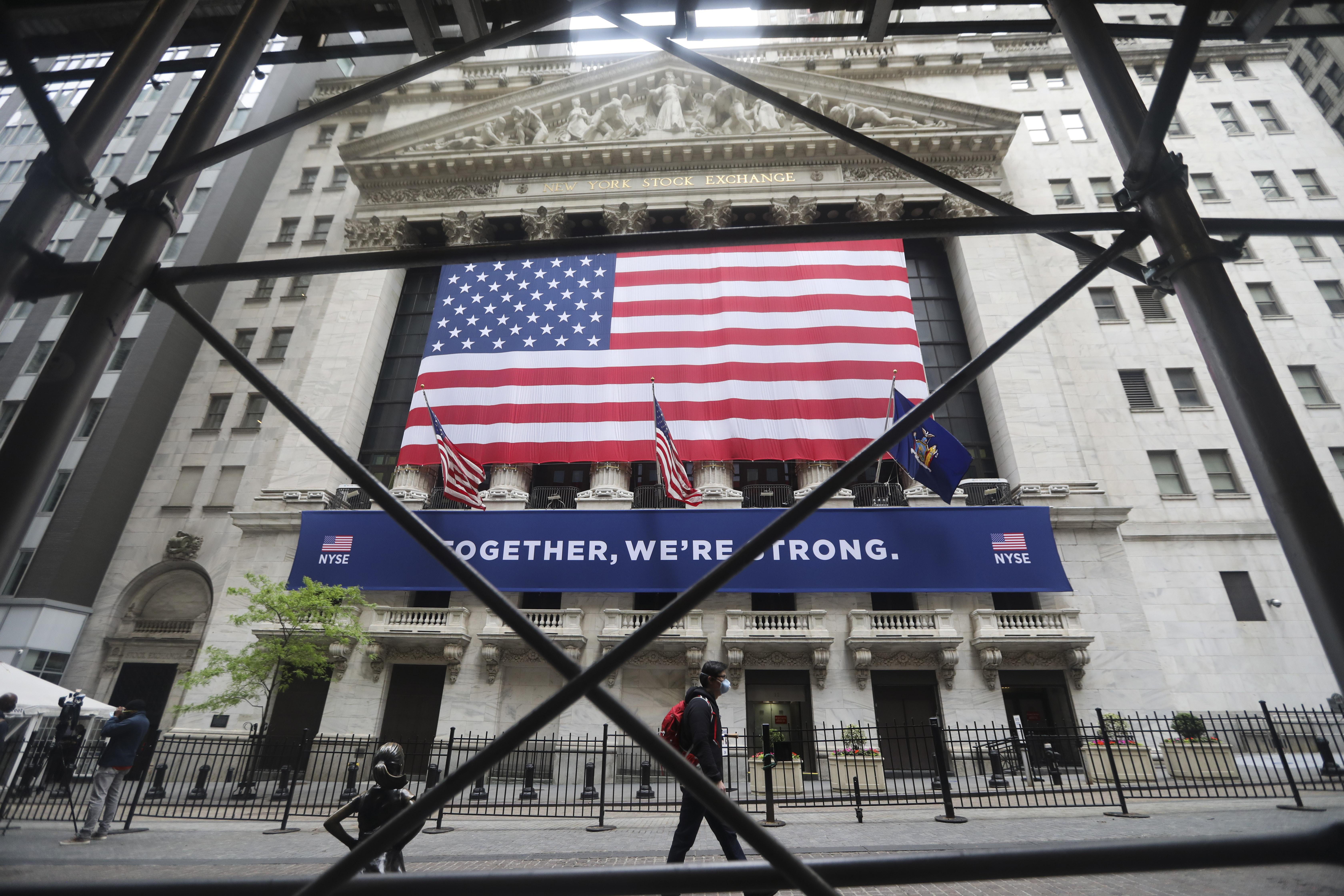 6720x4480 The world is in turmoil. And the stock market is. fine?