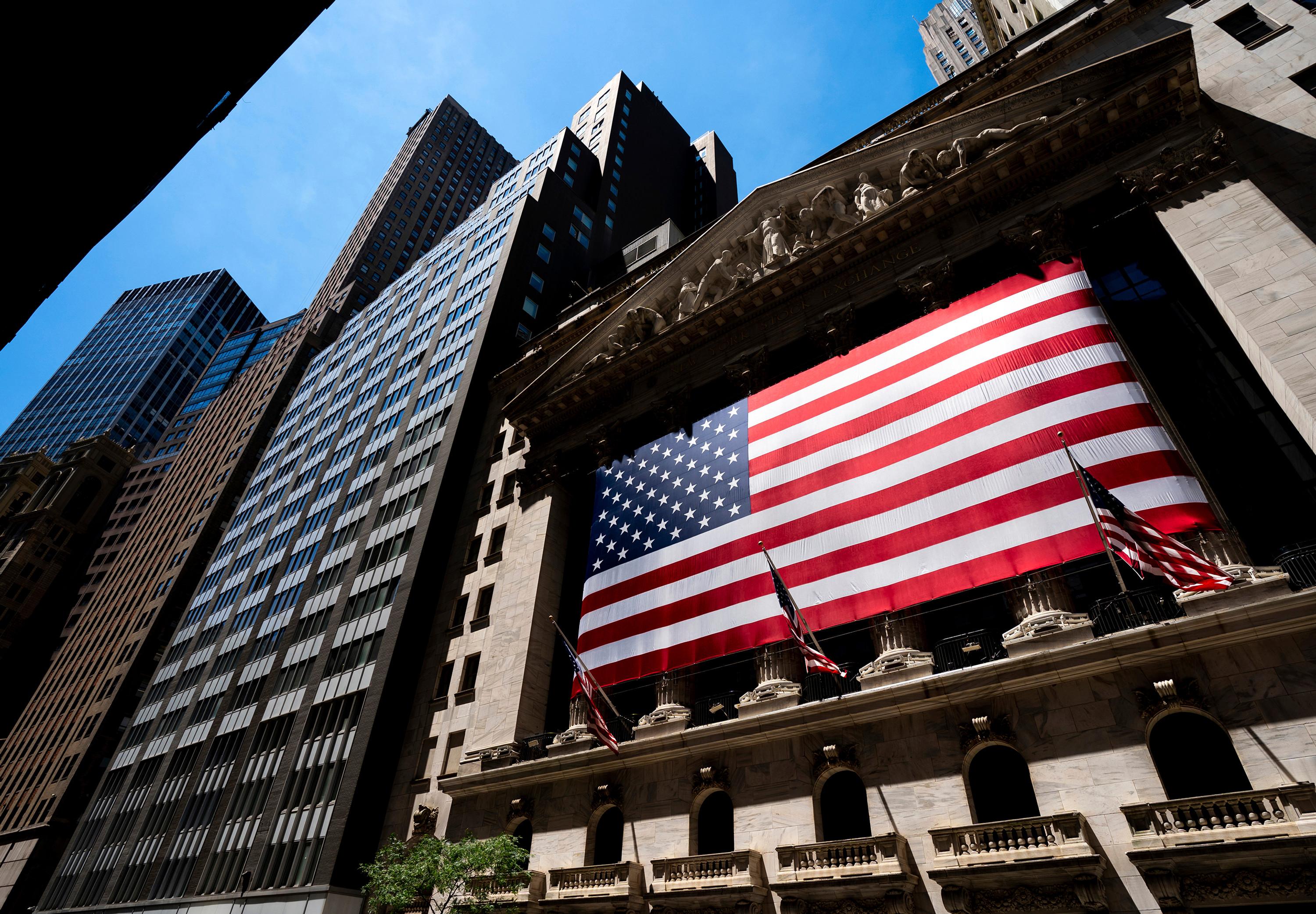 3000x2083 After another bumpy day, Wall Street ends mostly higher