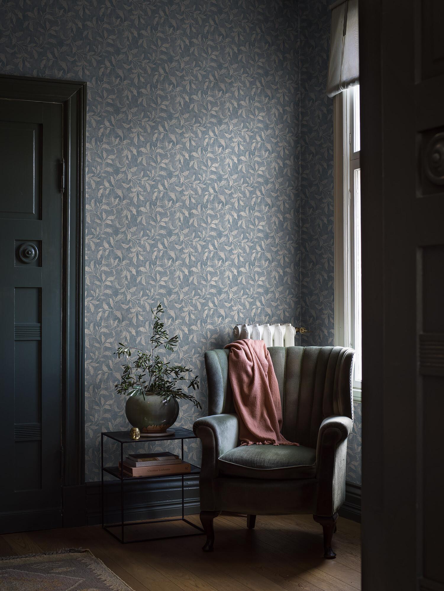 1501x2000 The wallpaper pattern Rosewood Night from Boråstapeter Blue floral wallpaper. Top Swedish designer. Oriental Dreamsåstapeter
