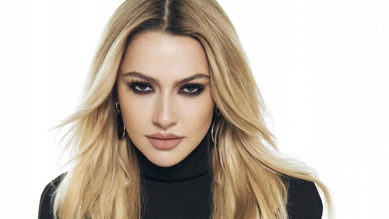 1280x720 Hadise'den yardım konseri atağı!