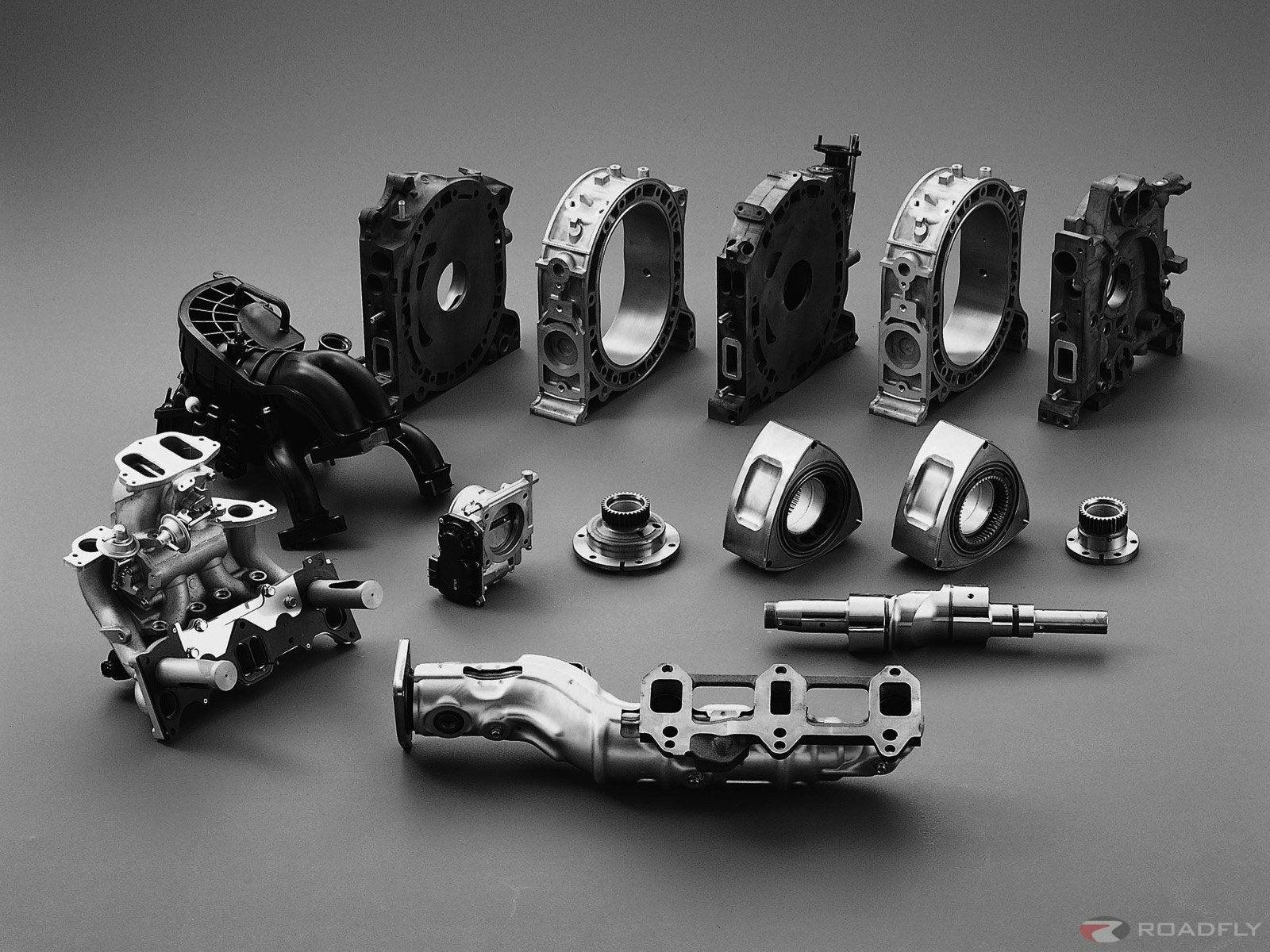 1600x1200 Disassembled rotary engine, article in comments [1600x1200]
