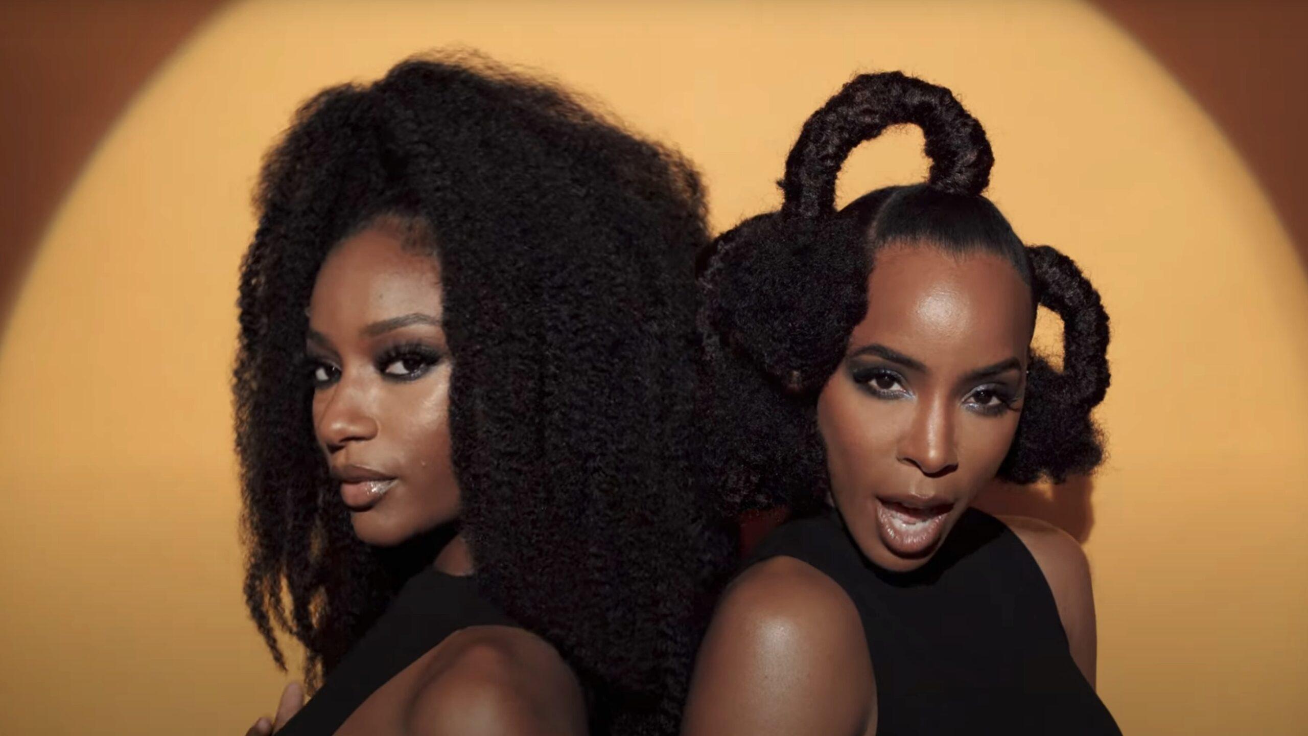 2560x1440 Watch: Ayra Starr & Kelly Rowland Unwrap 'Bloody Samaritan (Remix)' Performance Video Grape Juice